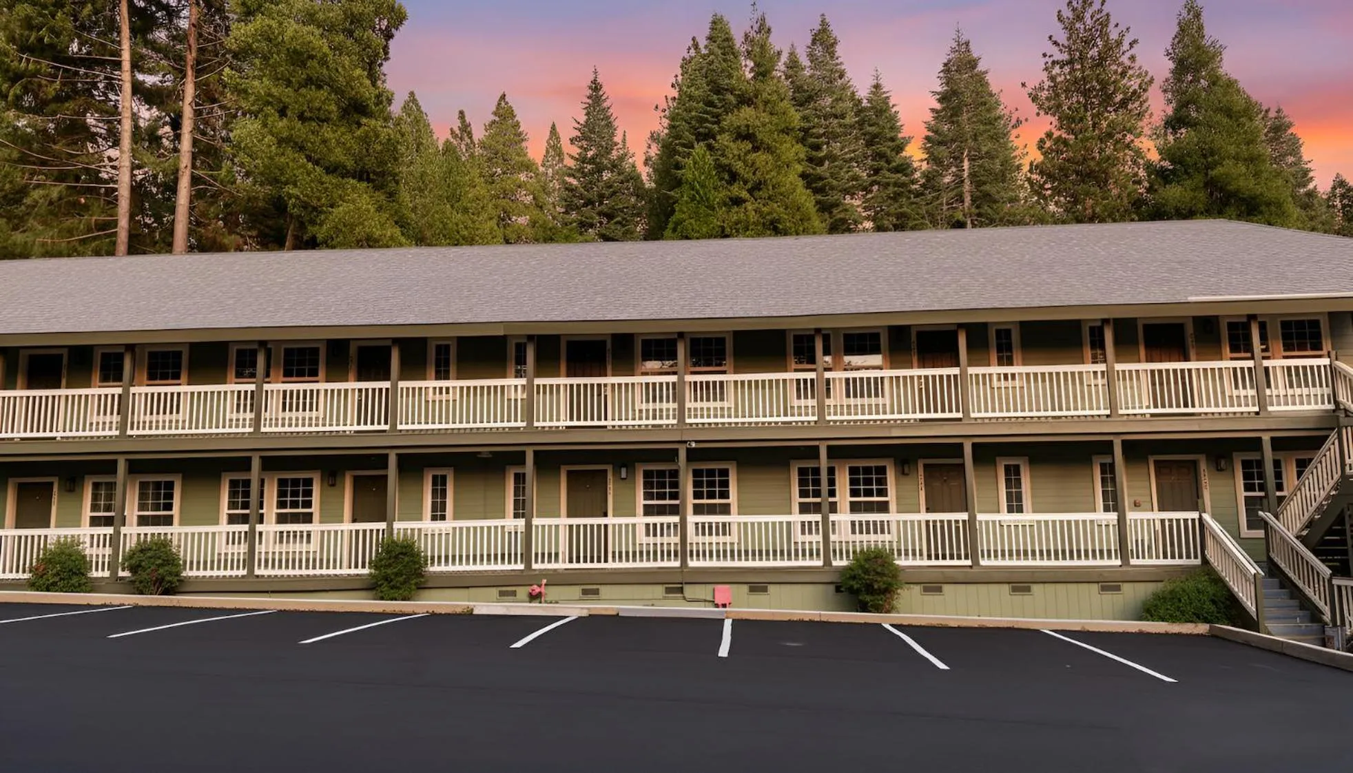 Property building in Westhaven Inn Pollock Pines Camino