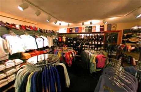 On-site shops in Alta Peruvian Lodge