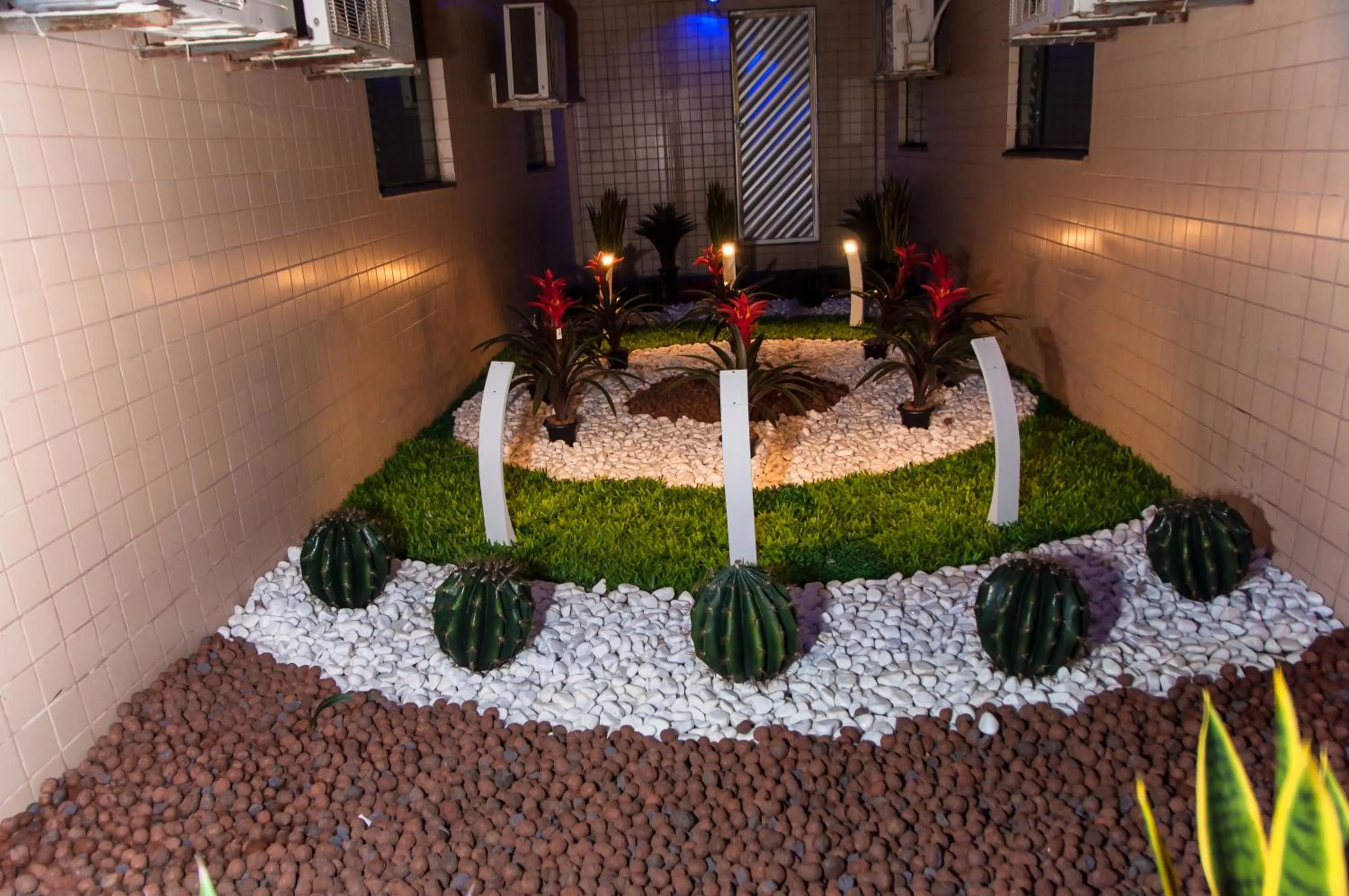 Garden in Oscar Hotel Executive