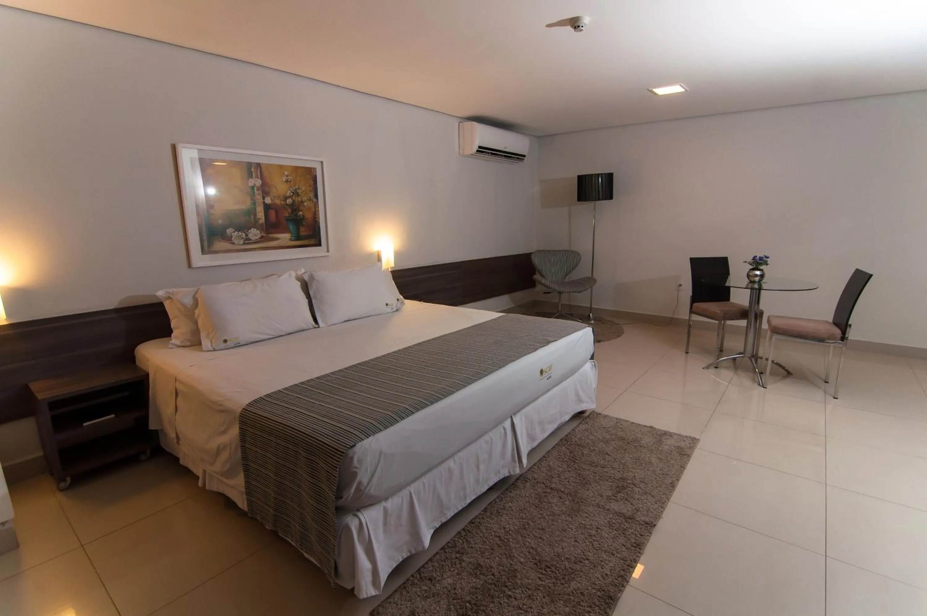 Bed in Oscar Hotel Executive