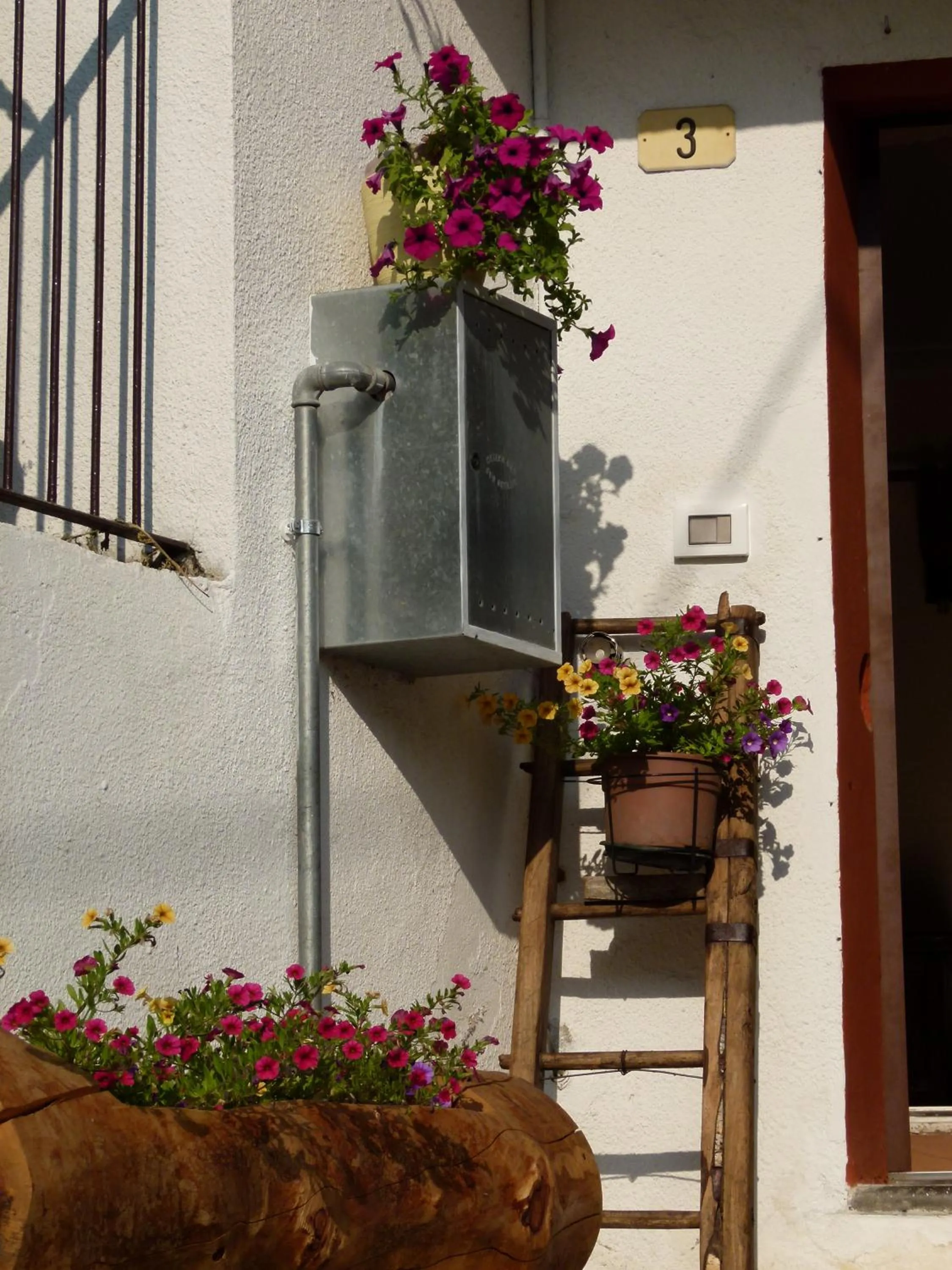 Facade/entrance in La Canàoula