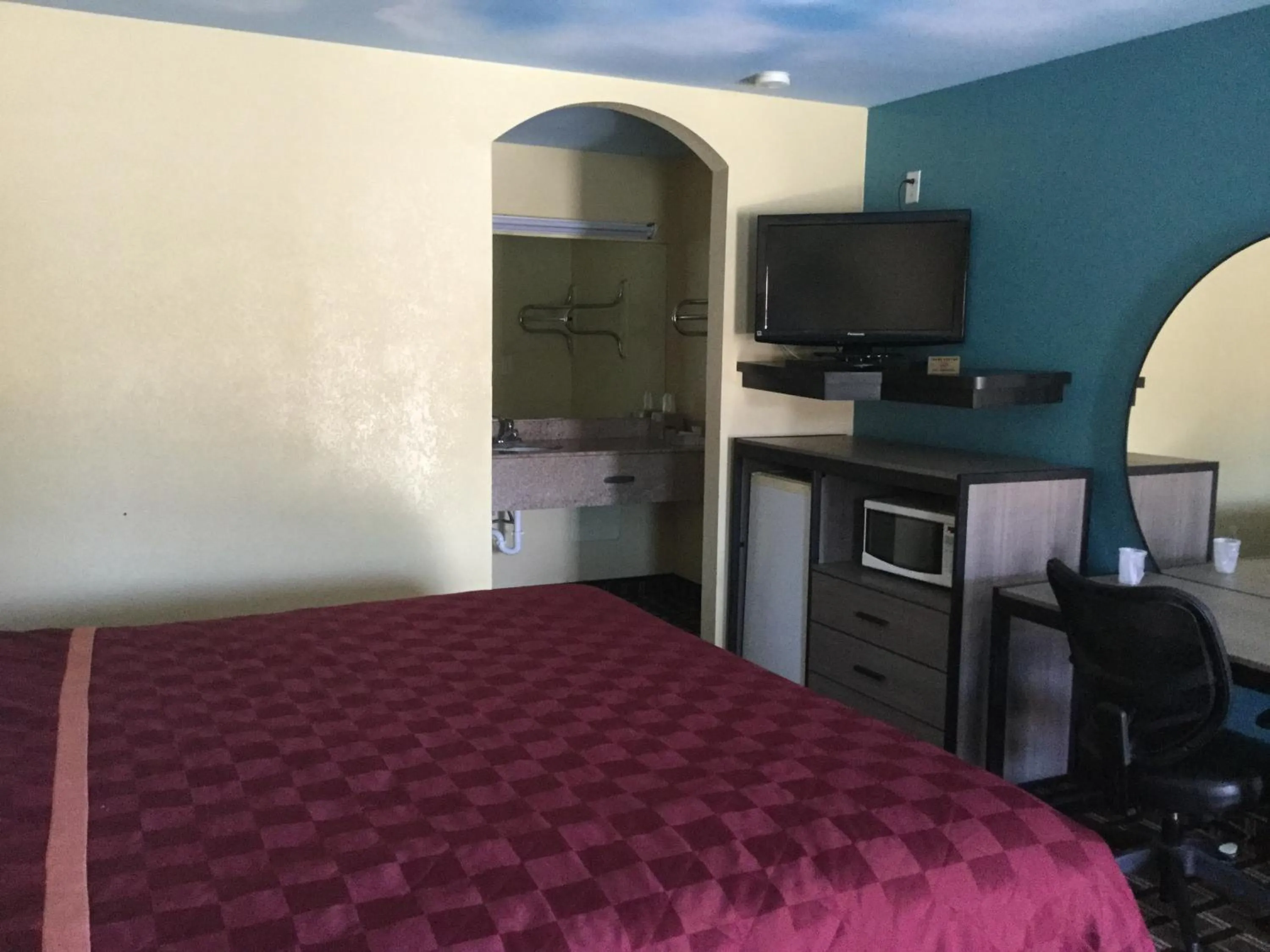 Bed in Luxury Inn and Suites Seaworld