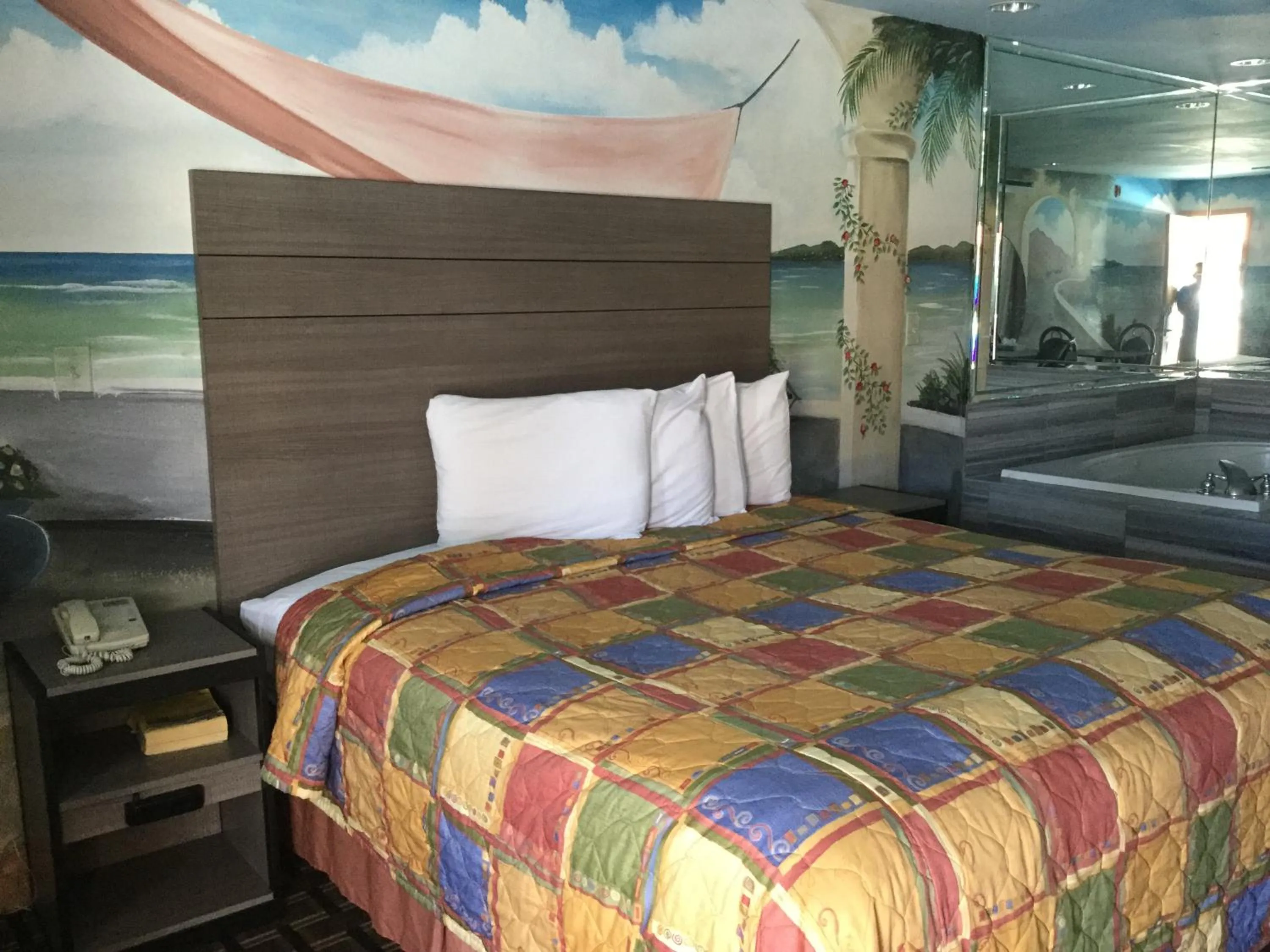 Bed in Luxury Inn and Suites Seaworld