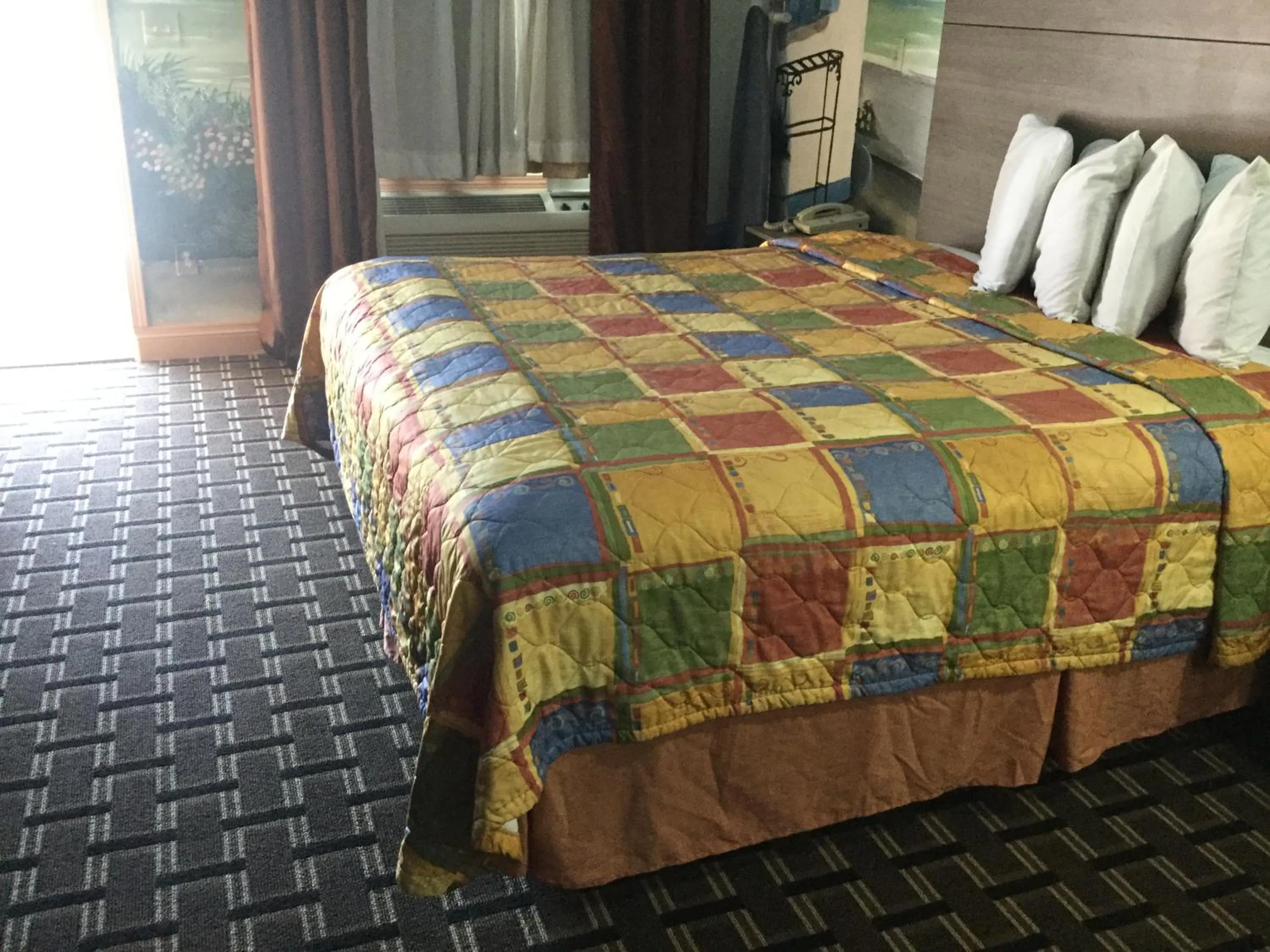 Bed in Luxury Inn and Suites Seaworld