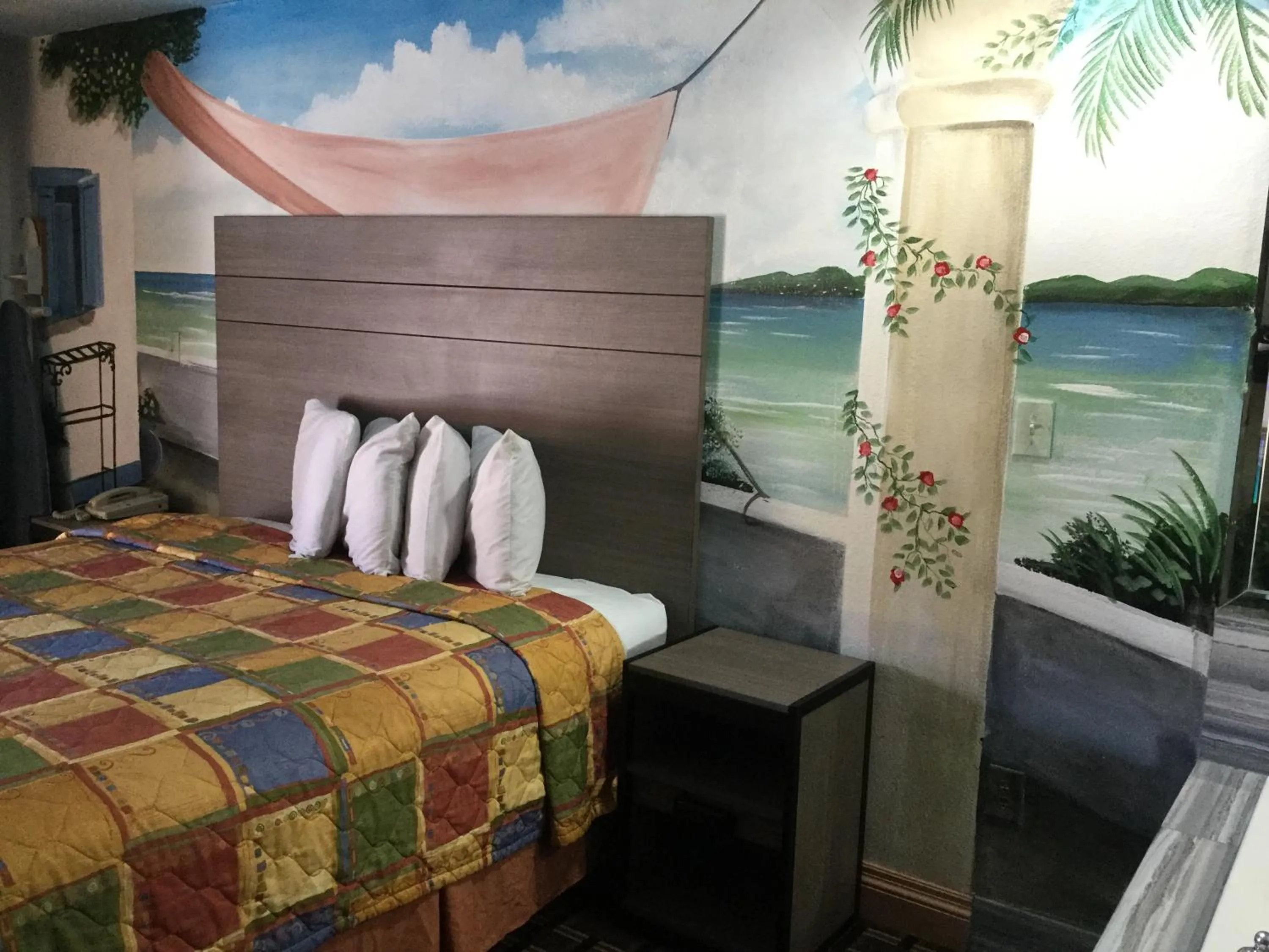 Bed in Luxury Inn and Suites Seaworld