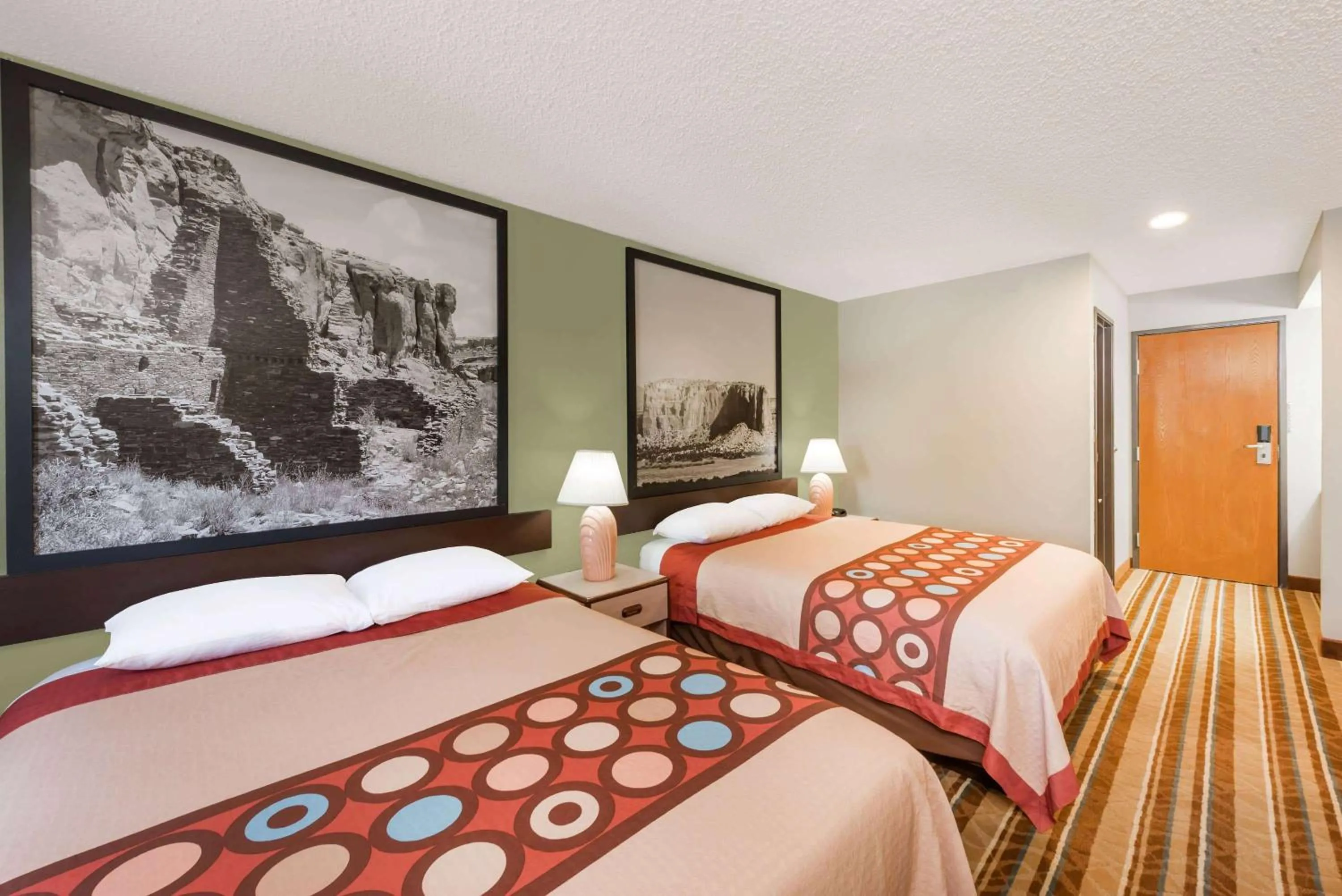 Photo of the whole room, Bed in Super 8 by Wyndham Socorro