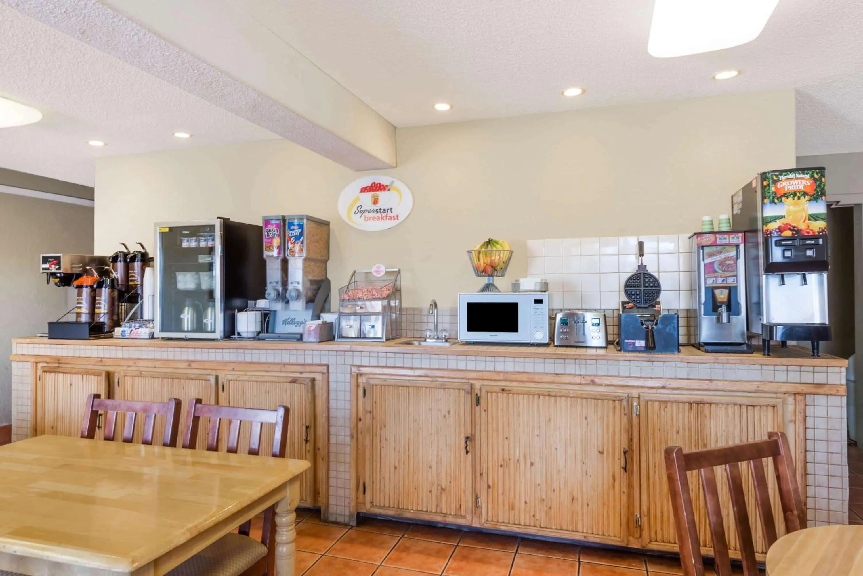 Restaurant/places to eat in Super 8 by Wyndham Socorro