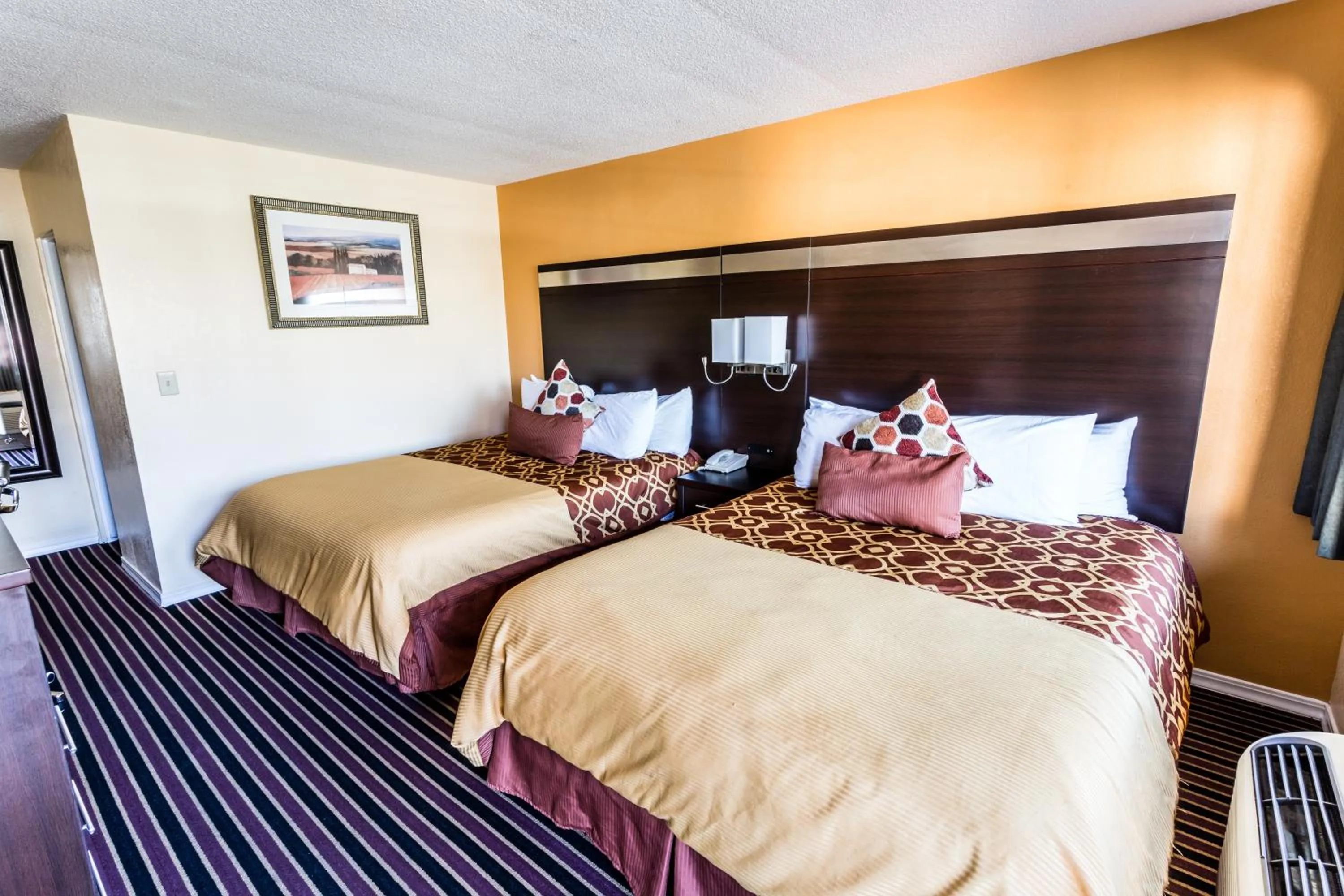 Photo of the whole room, Bed in Budget Inn of America