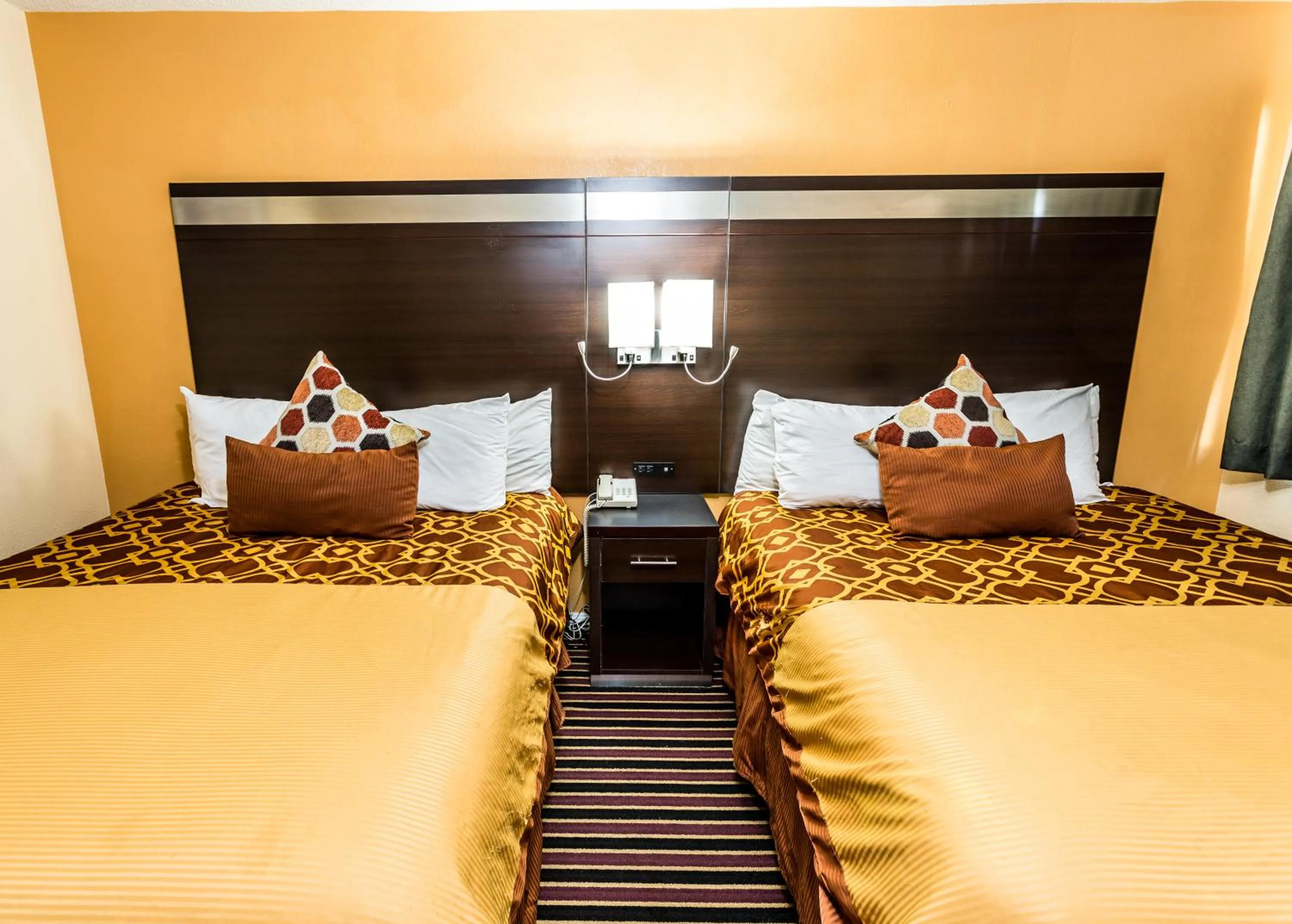 Photo of the whole room, Bed in Budget Inn of America