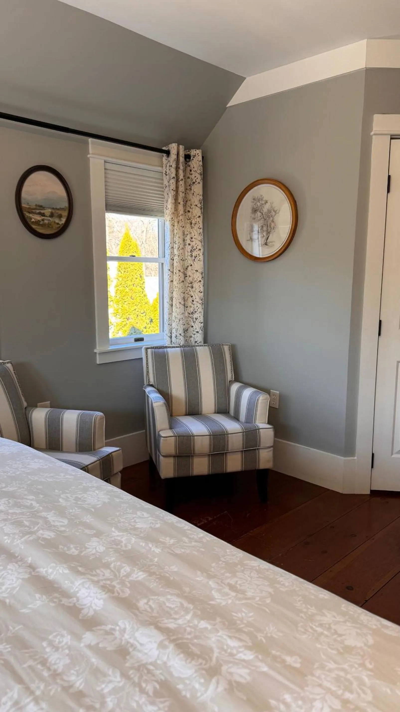 Seating area in White Sails Inn