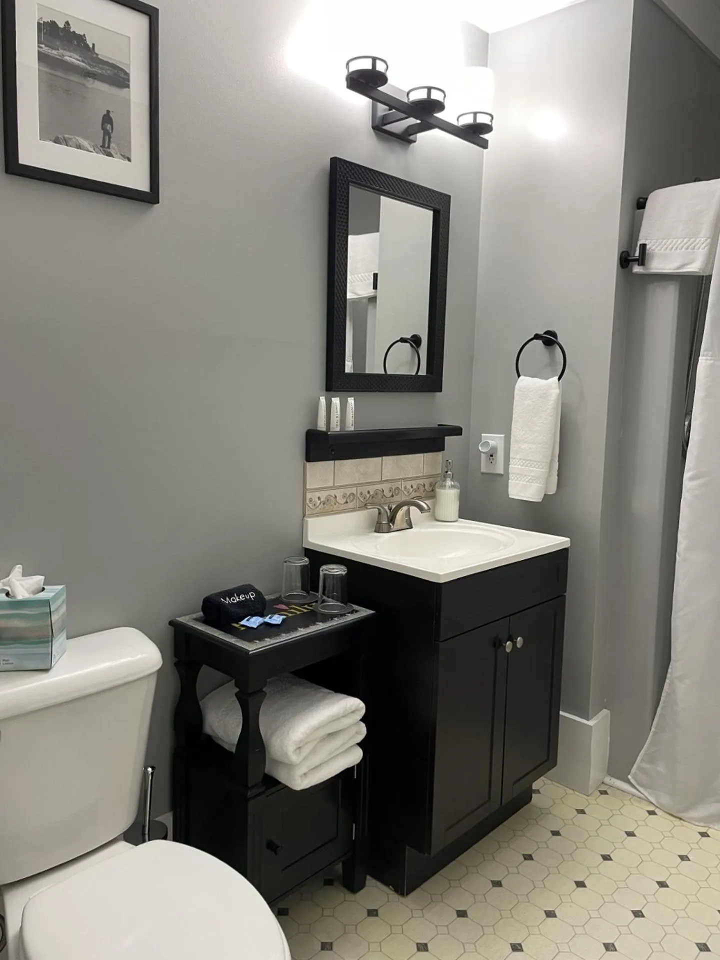 Toilet in White Sails Inn