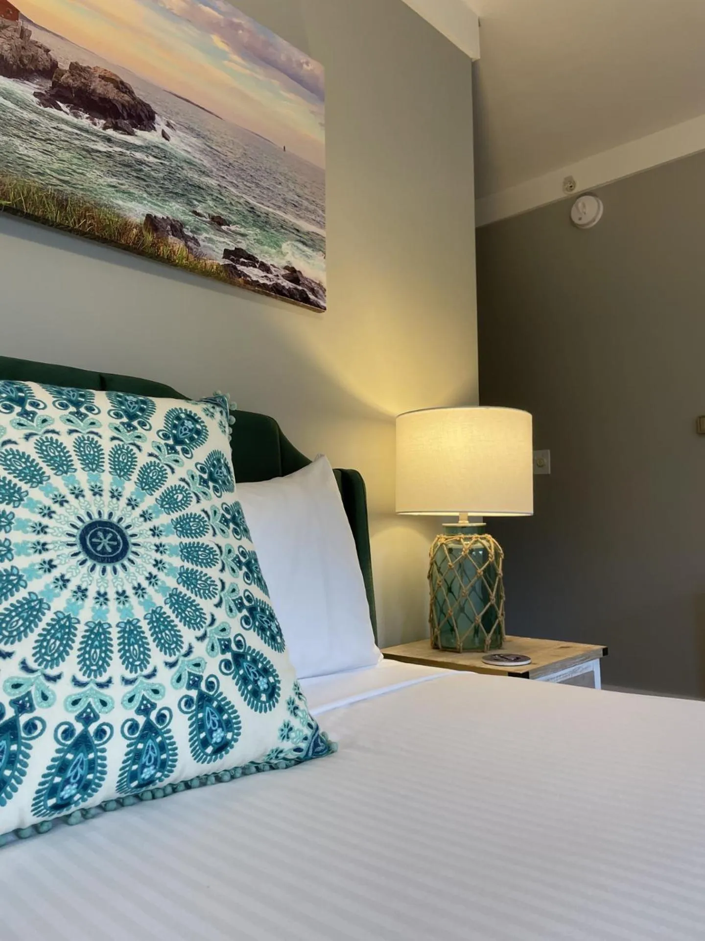 Bedroom in White Sails Inn