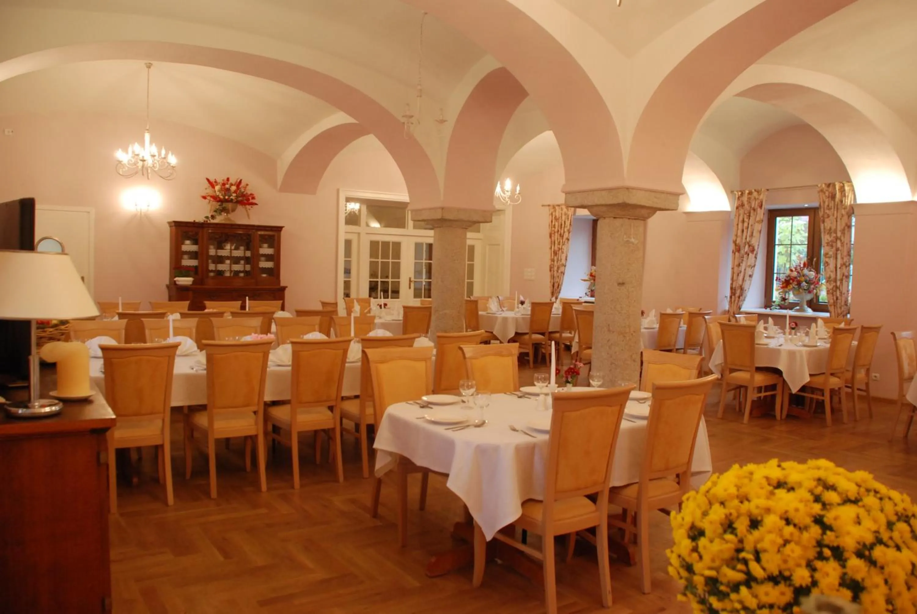 Restaurant/places to eat in Hotel Karczyce