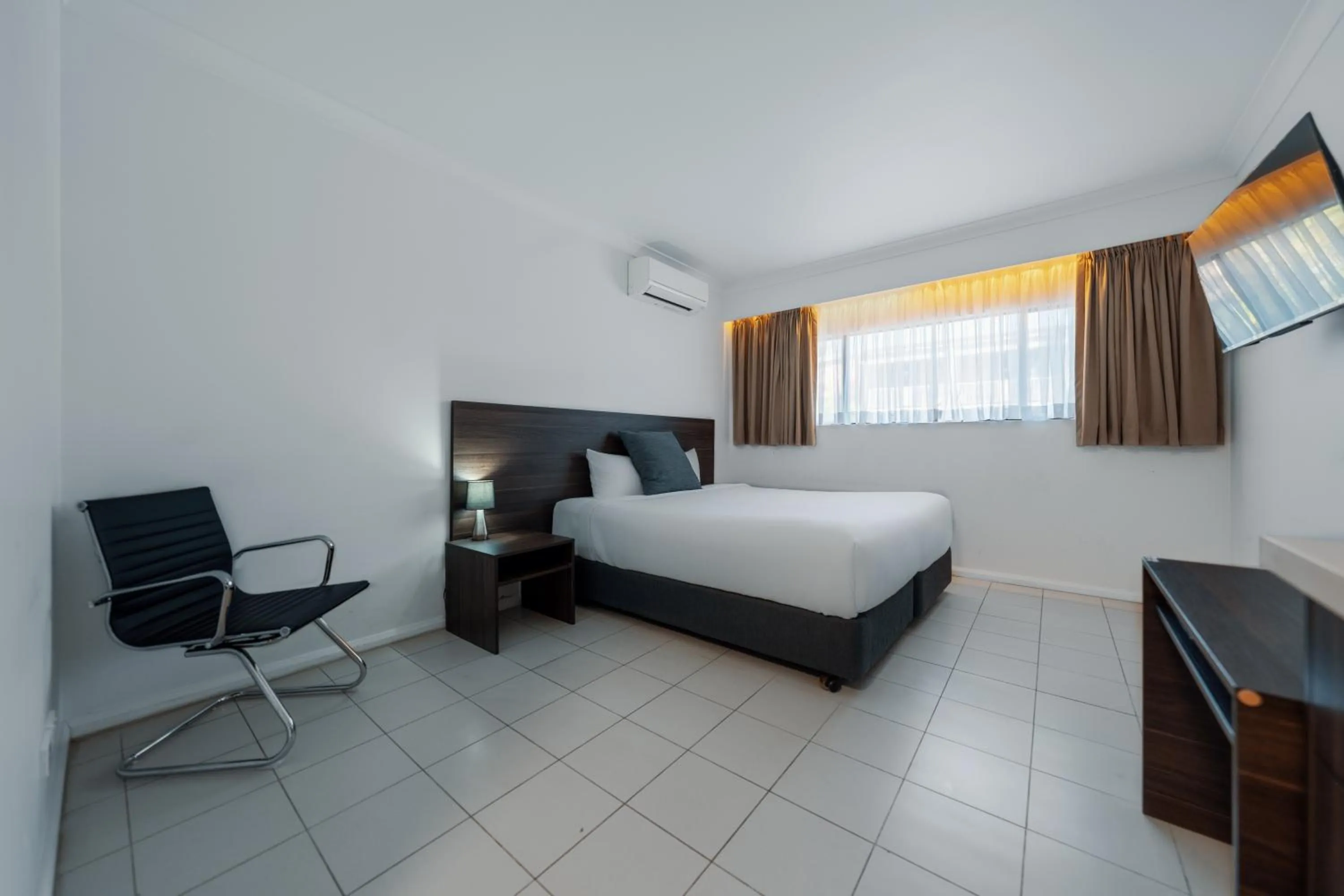 Bed in The Select Inn Gosford