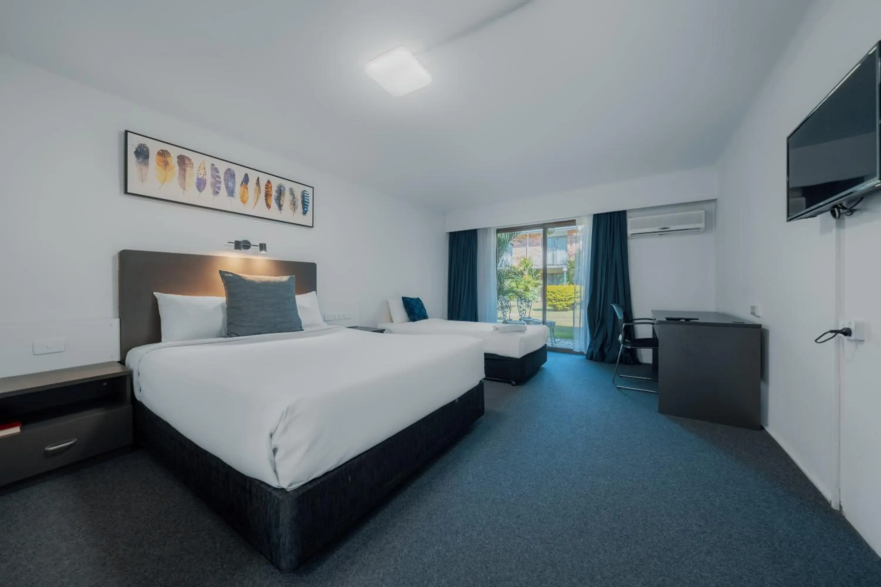 Queen and Single Room in The Select Inn Gosford Queen and Single Room in The Select Inn Gosford