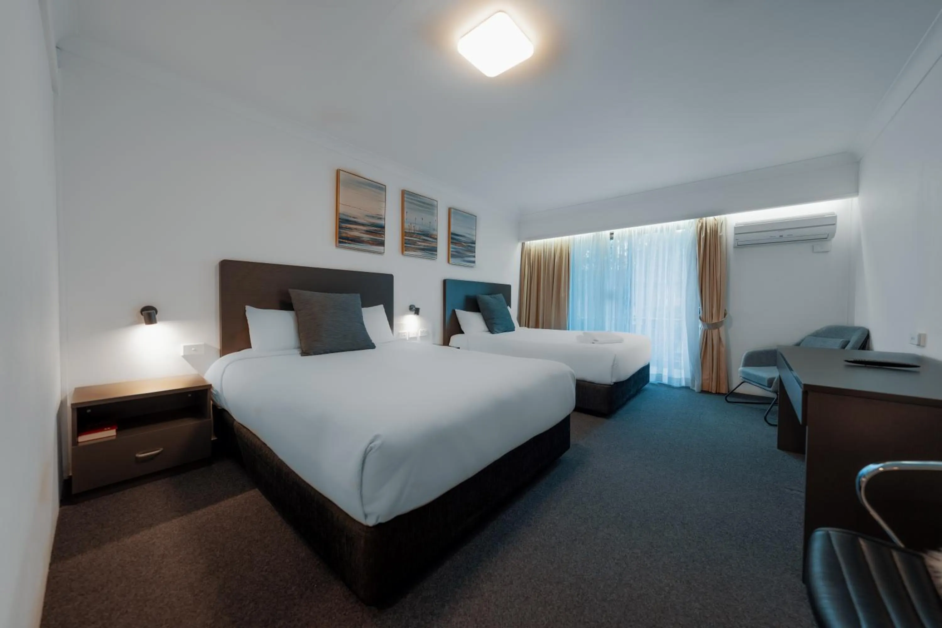 Bed in The Select Inn Gosford