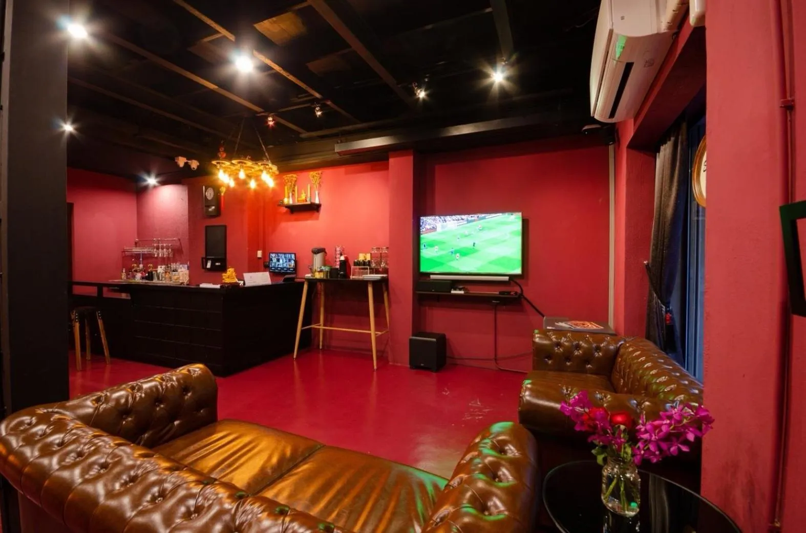 Communal lounge/ TV room in Tian Tian Hostel