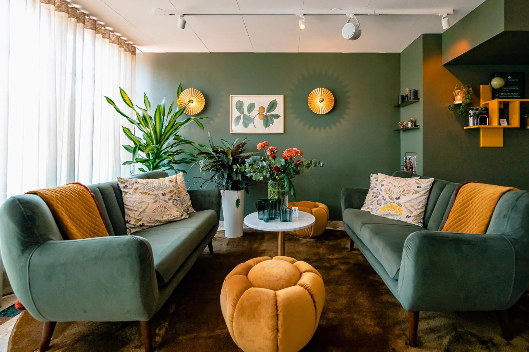 Communal lounge/ TV room in Best Western Hotel Danderyd