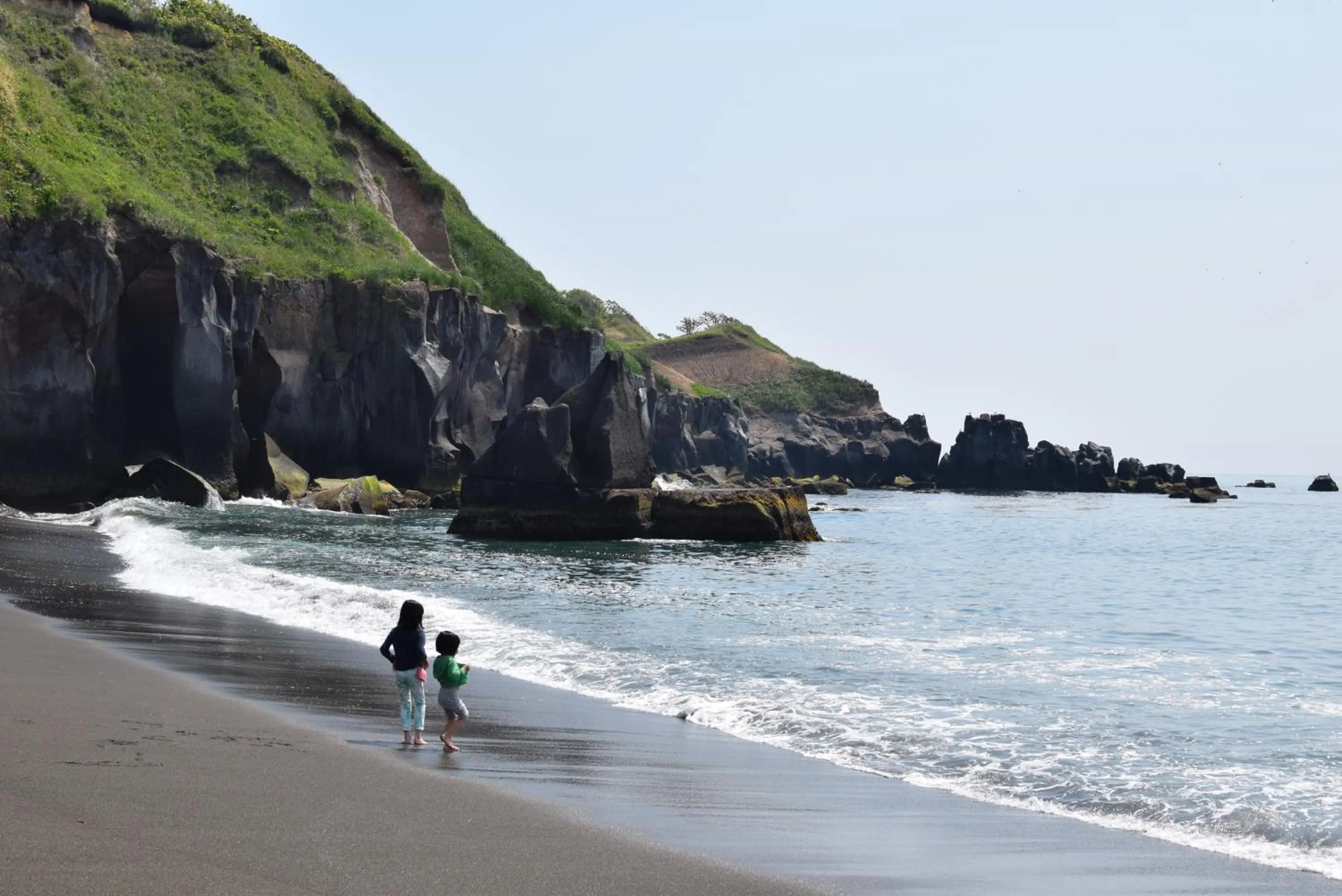 Beach in Noboribetsu Guest House AKA & AO
