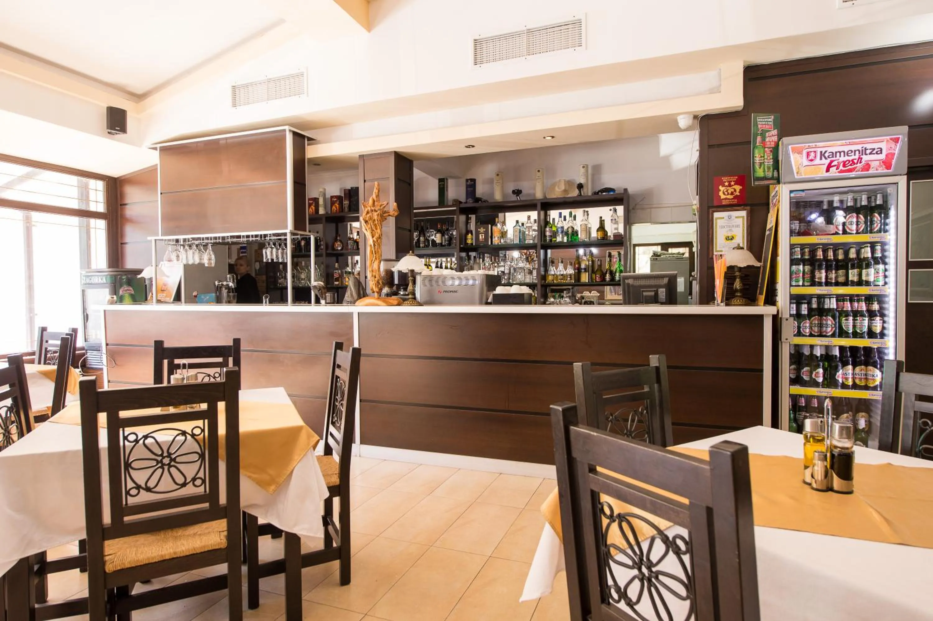 Restaurant/places to eat in Family Hotel Hebar