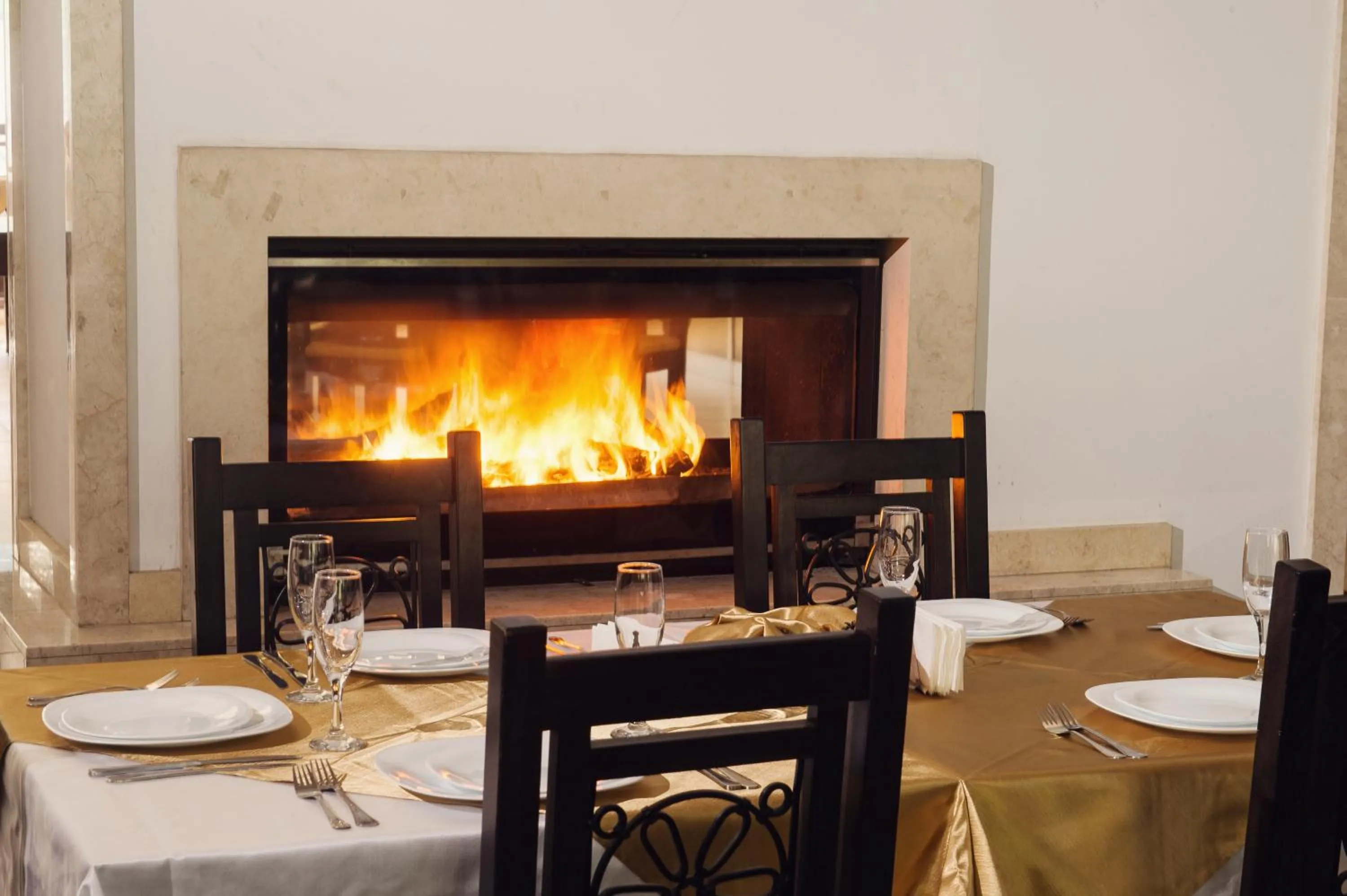 Restaurant/places to eat in Family Hotel Hebar