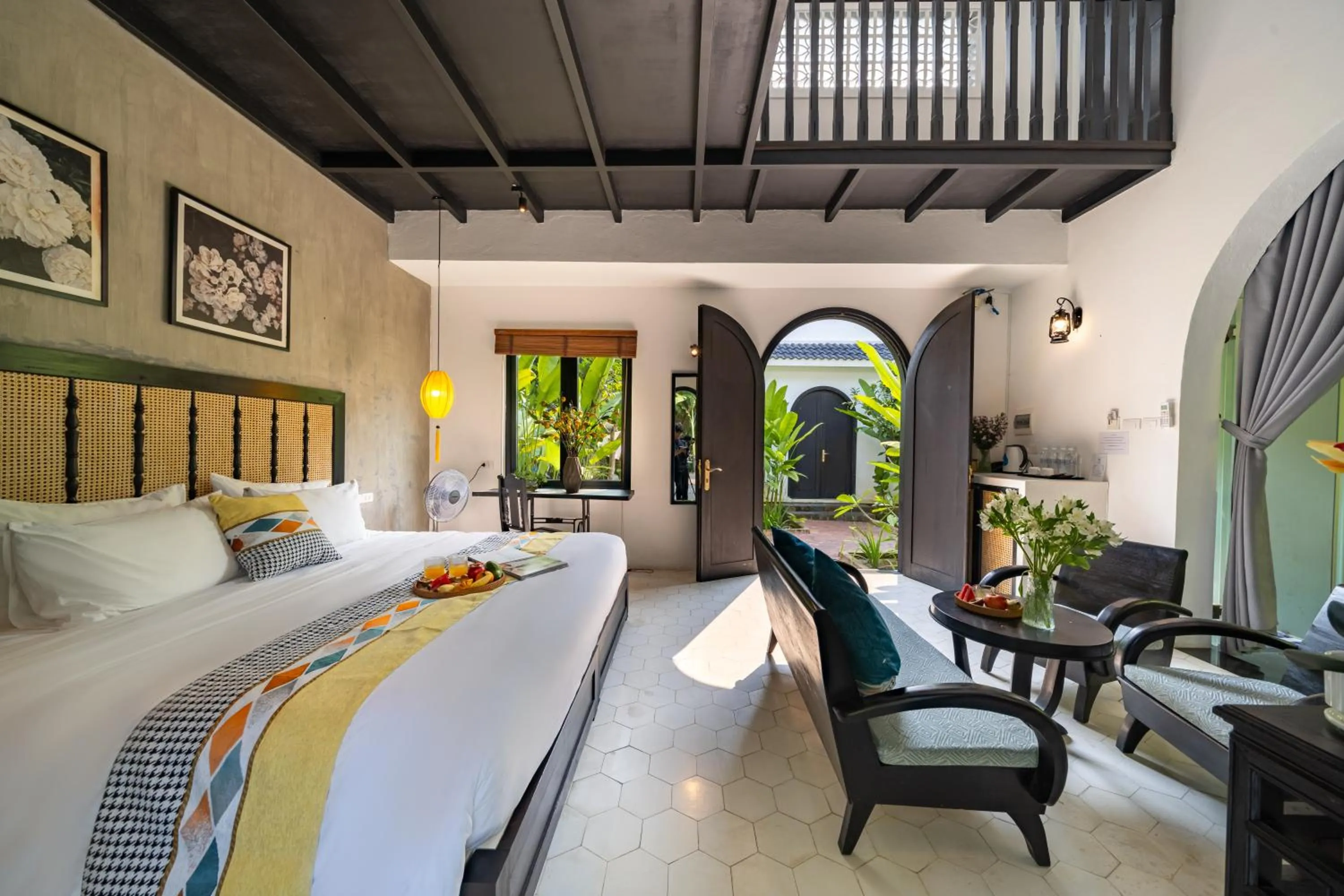 Library, Bed in Nghé Garden Resort Hội An