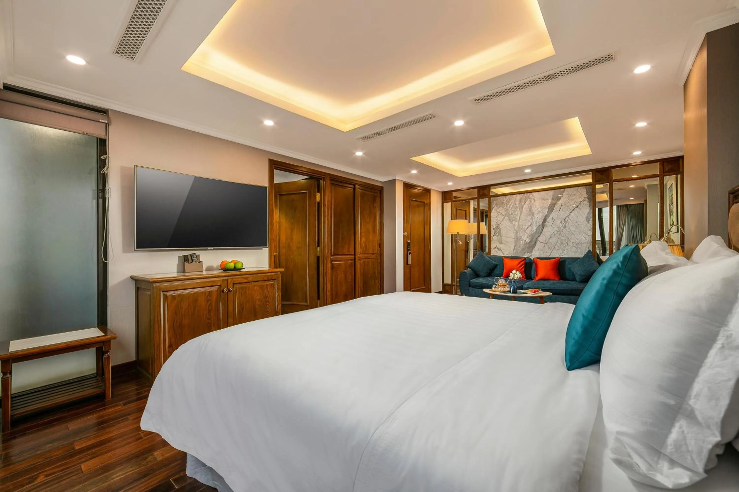 Photo of the whole room, Bed in Hanoi Dalvostro Valentino Hotel & Spa