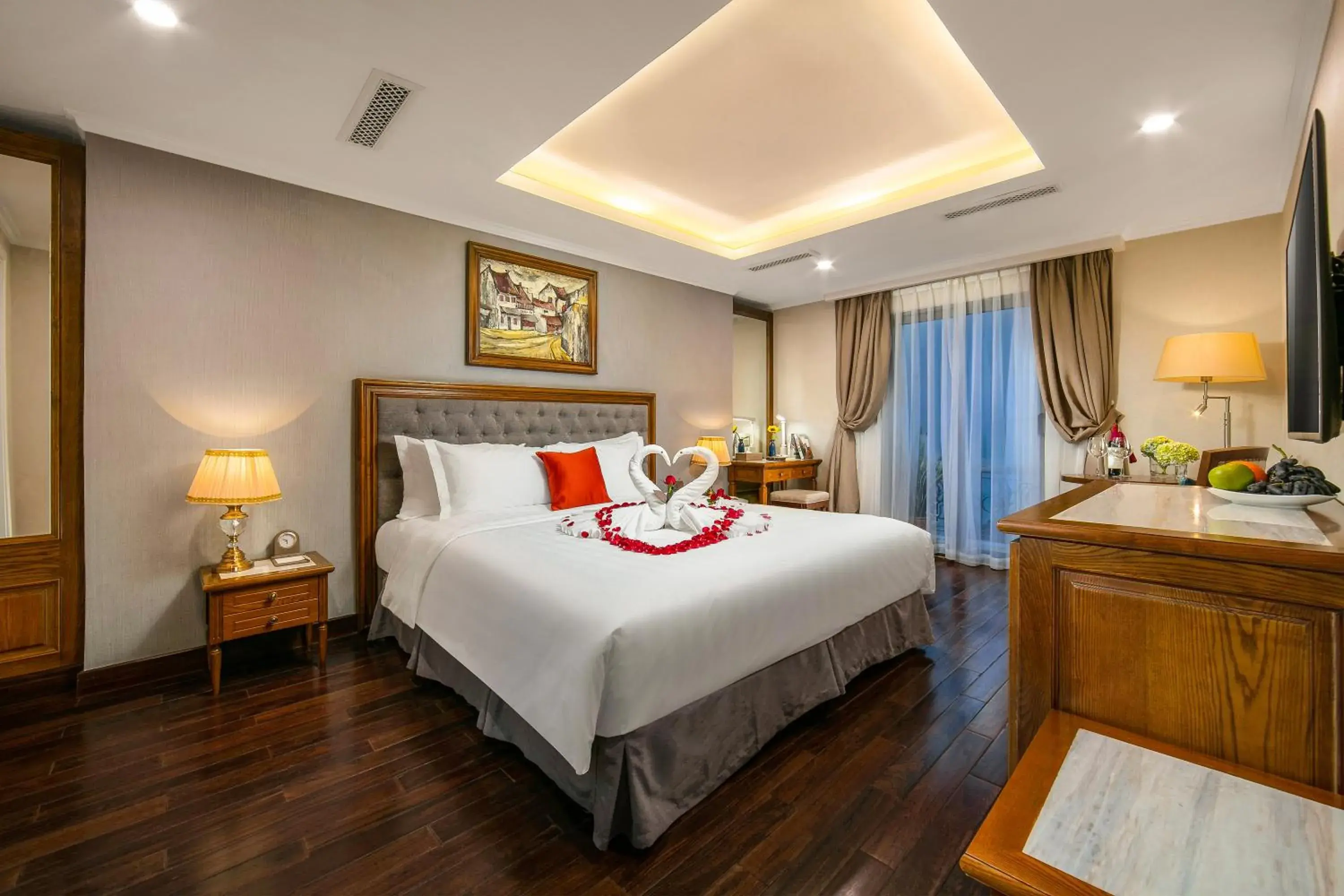 Junior Suite Balcony with Bathtub in Hanoi Dalvostro Valentino Hotel & Spa Junior Suite Balcony with Bathtub in Hanoi Dalvostro Valentino Hotel & Spa