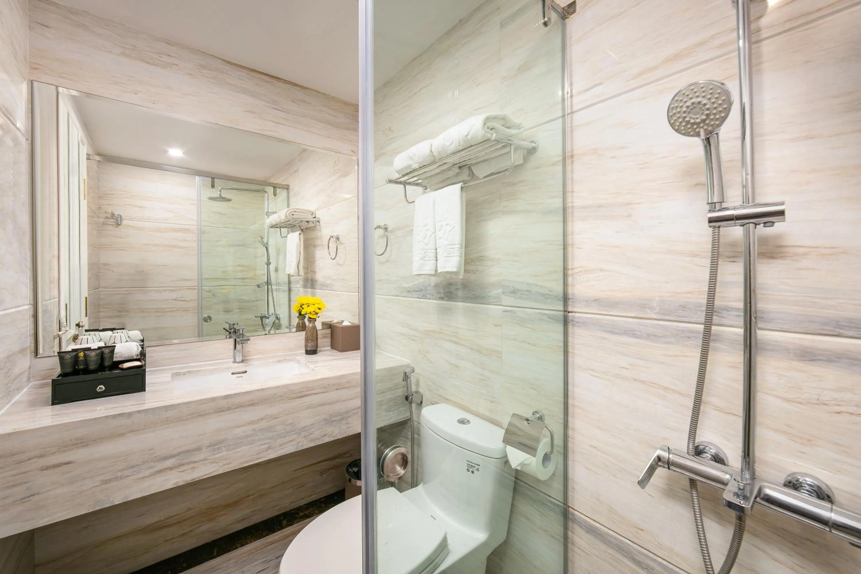 Bathroom in Hanoi Dalvostro Valentino Hotel & Spa