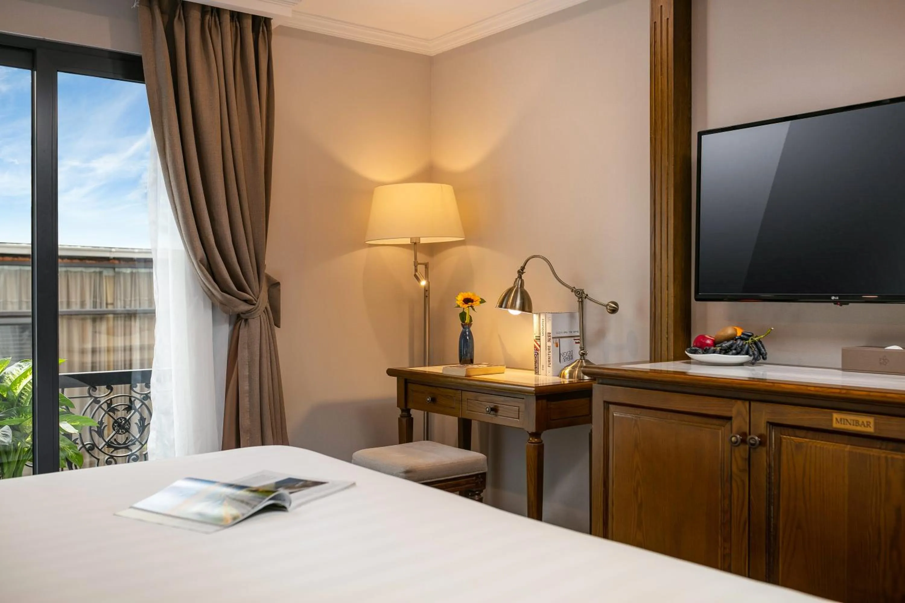 Coffee/tea facilities, Bed in Hanoi Dalvostro Valentino Hotel & Spa