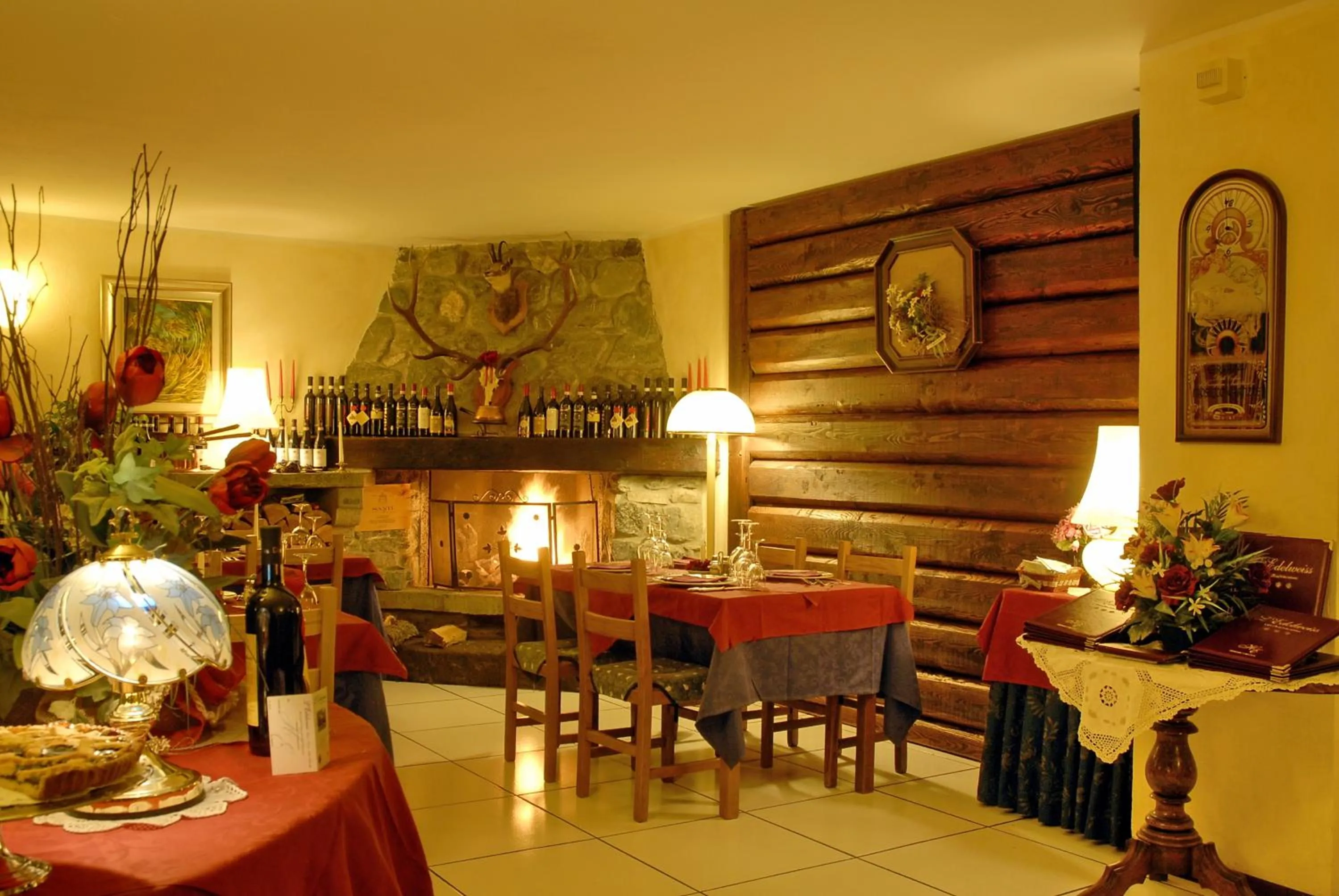 Restaurant/places to eat in Hotel Edelweiss & SPA