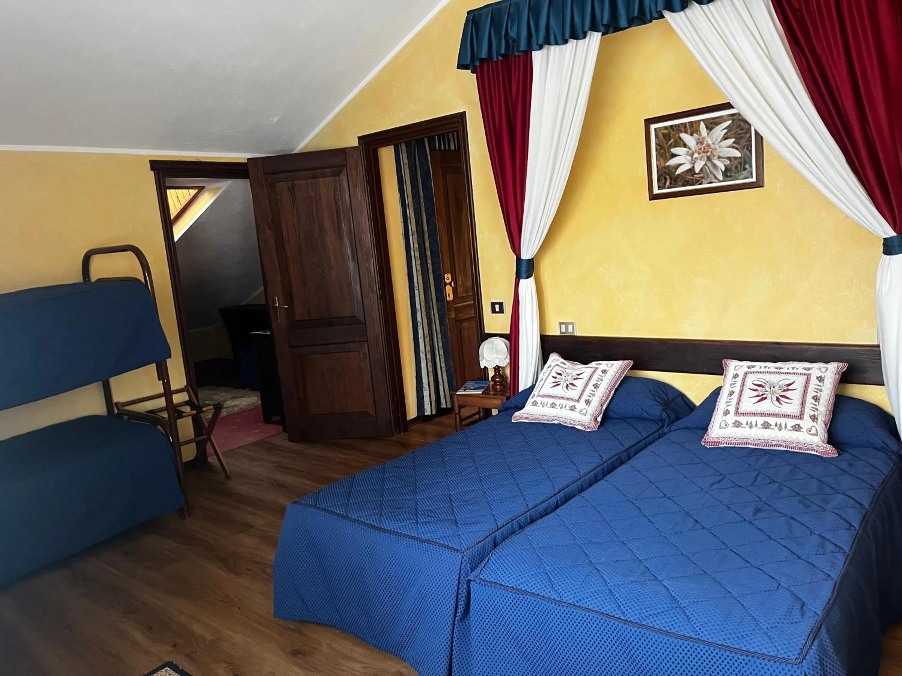 Bedroom, Bed in Hotel Edelweiss & SPA