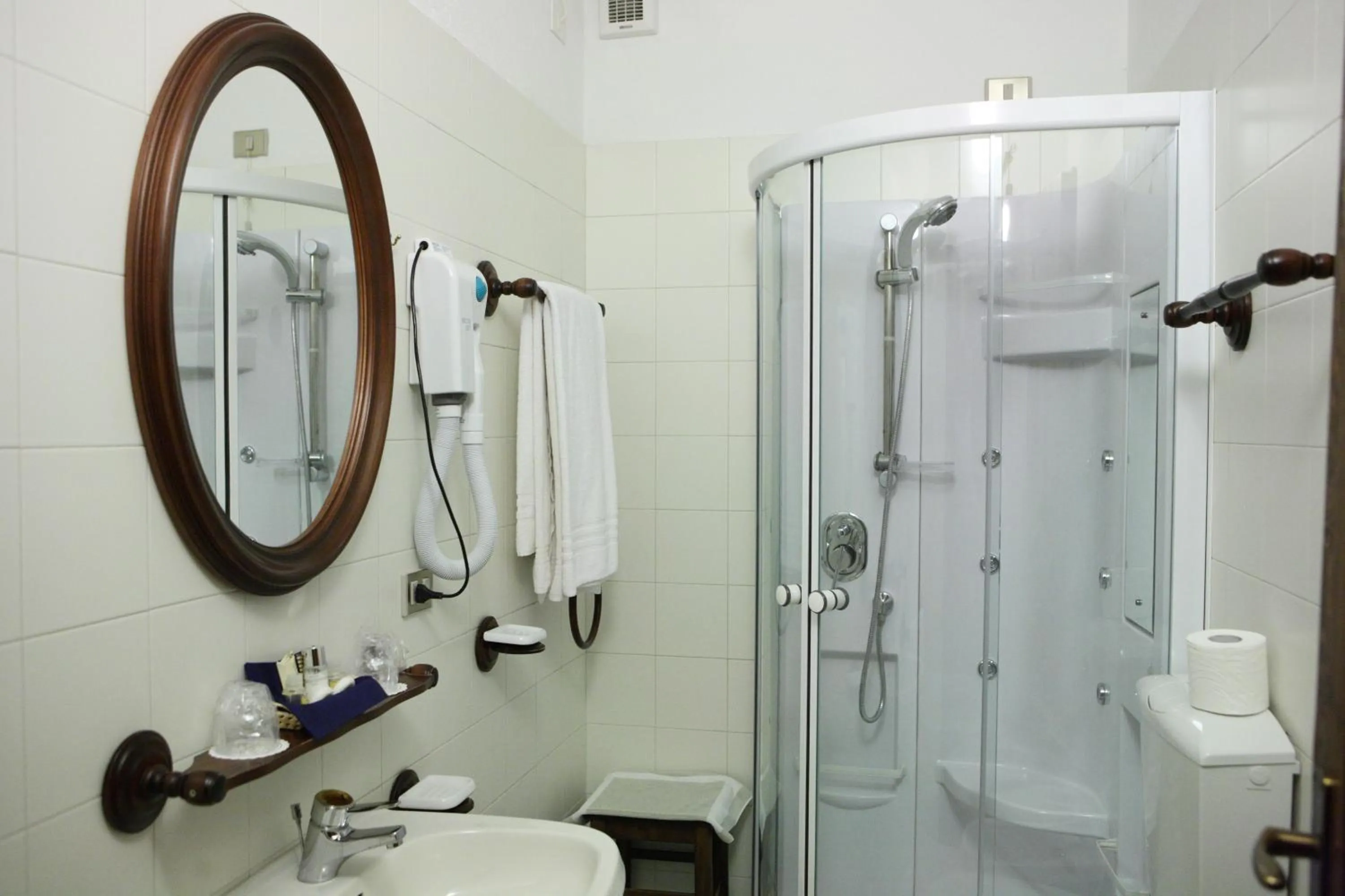 Bathroom in Hotel Edelweiss & SPA