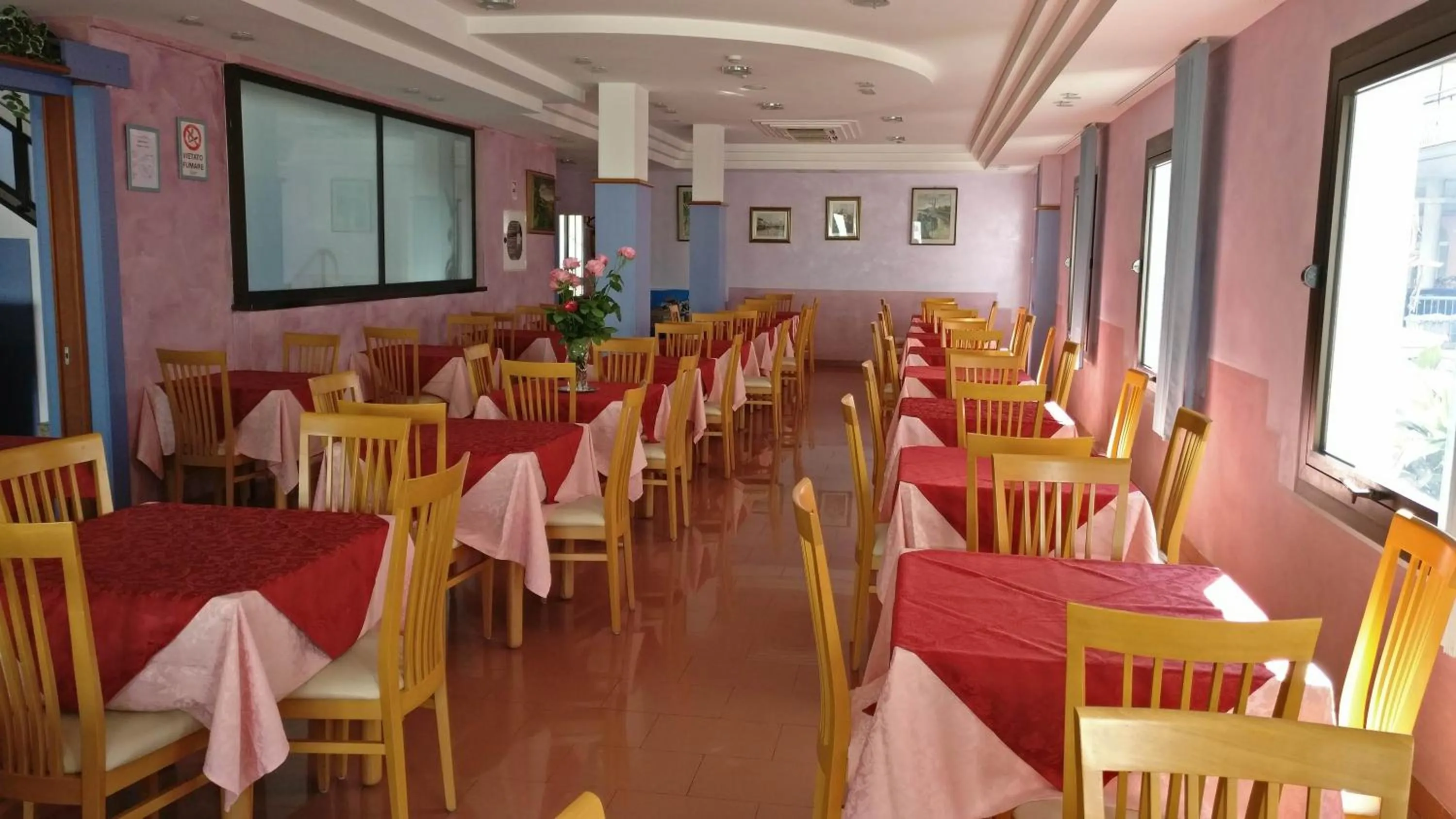 Restaurant/places to eat in Hotel Natalia