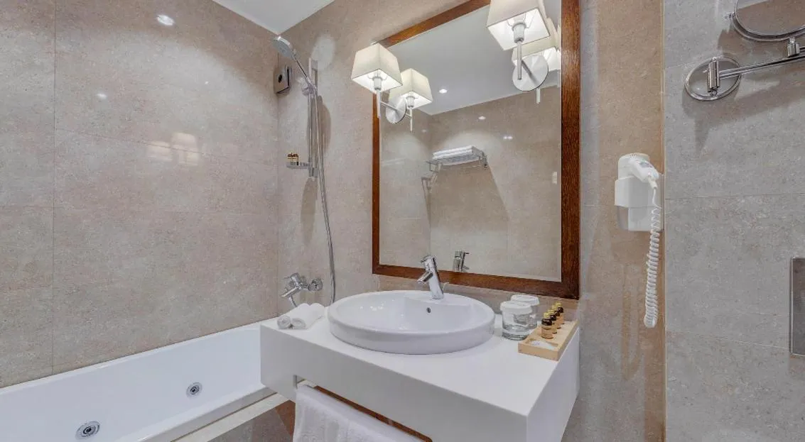 Bathroom in Costé Hotel