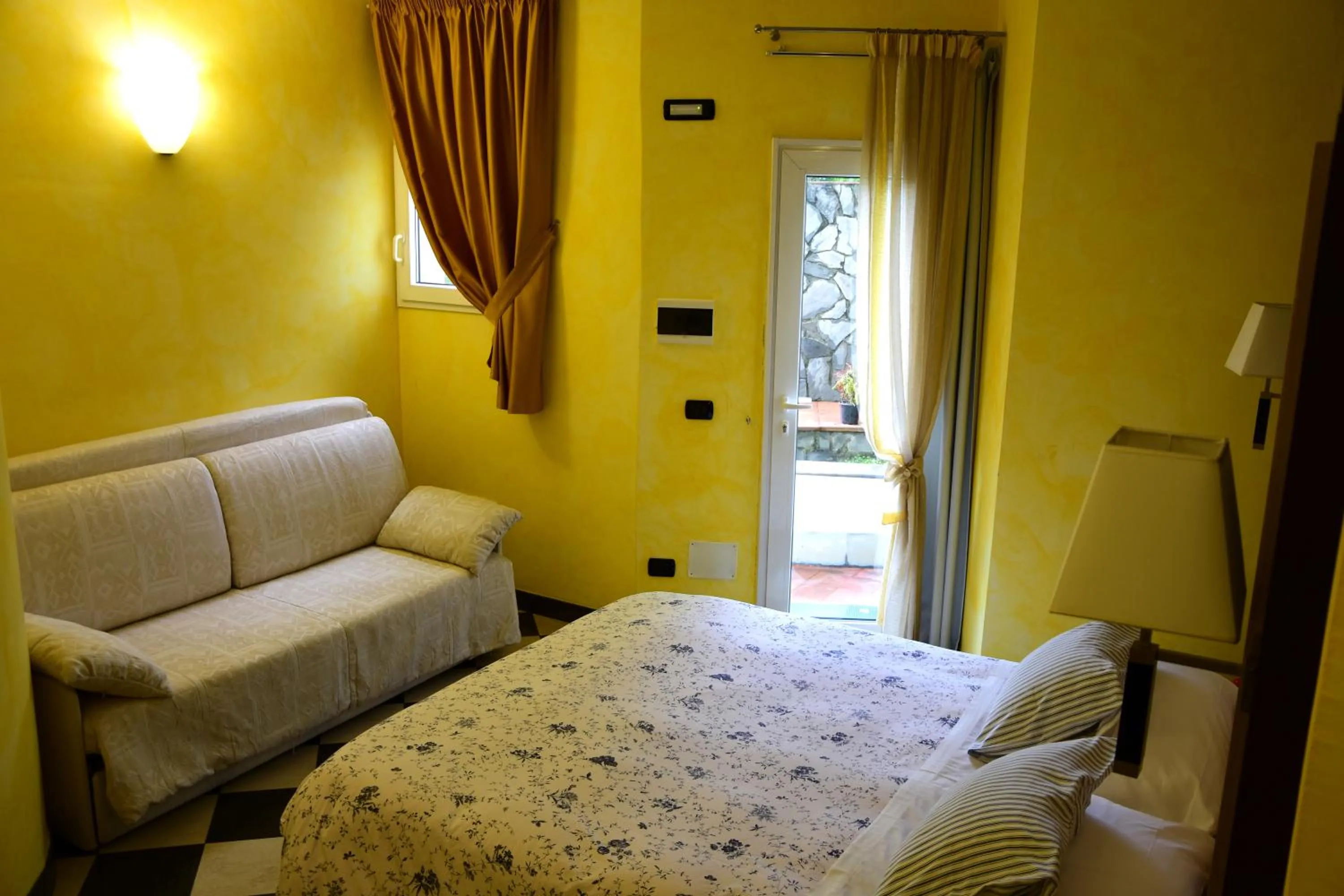 Photo of the whole room, Bed in Villa Nina