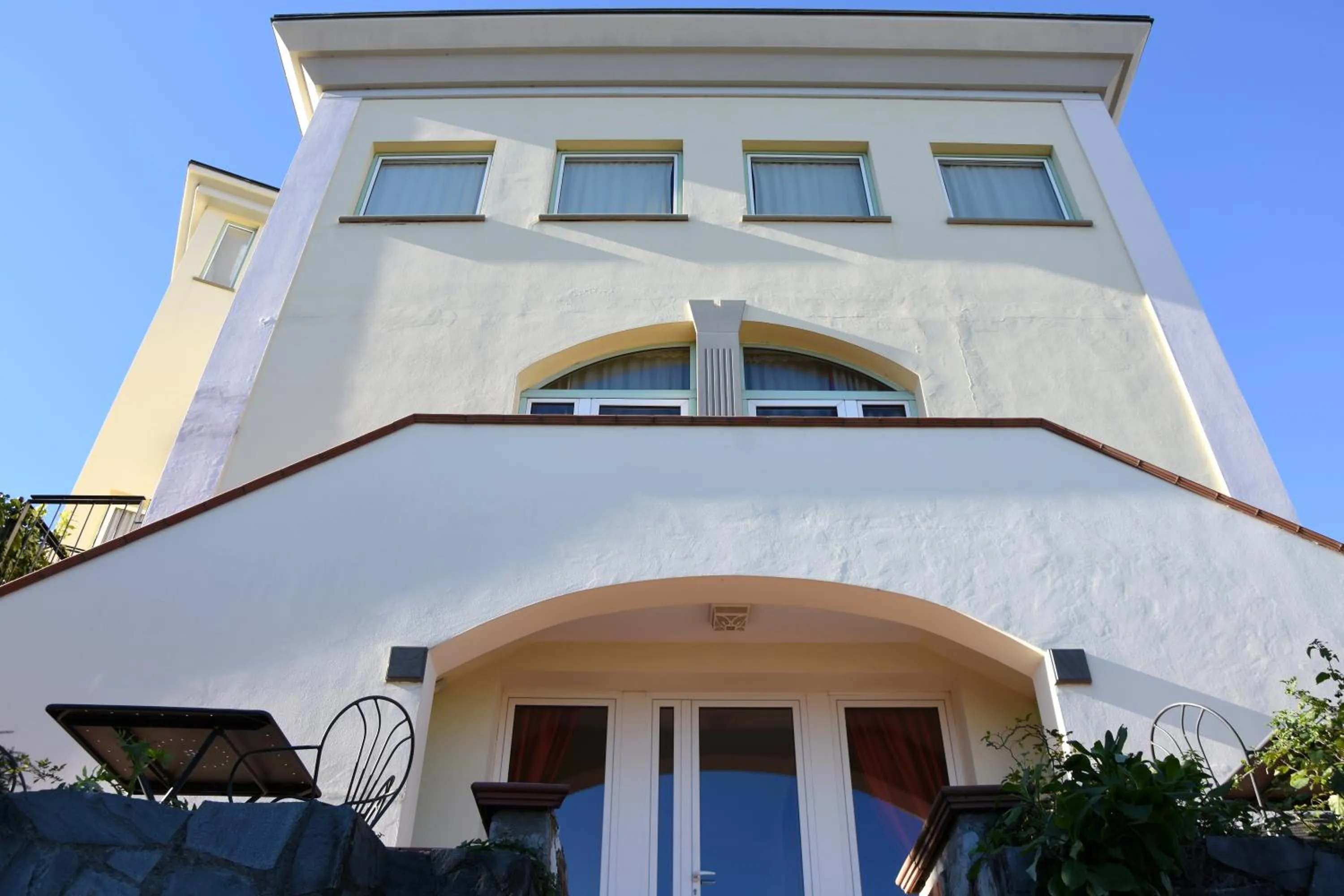 Property building in Villa Nina