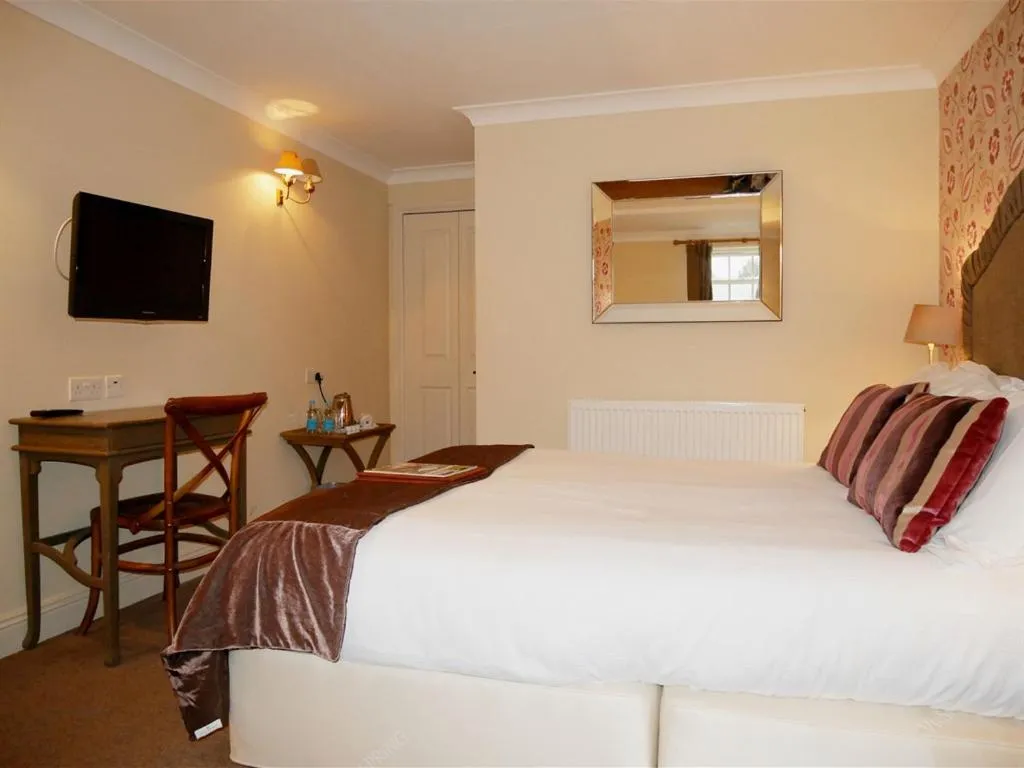 Bedroom, Bed in The Angel in Wootton Bassett
