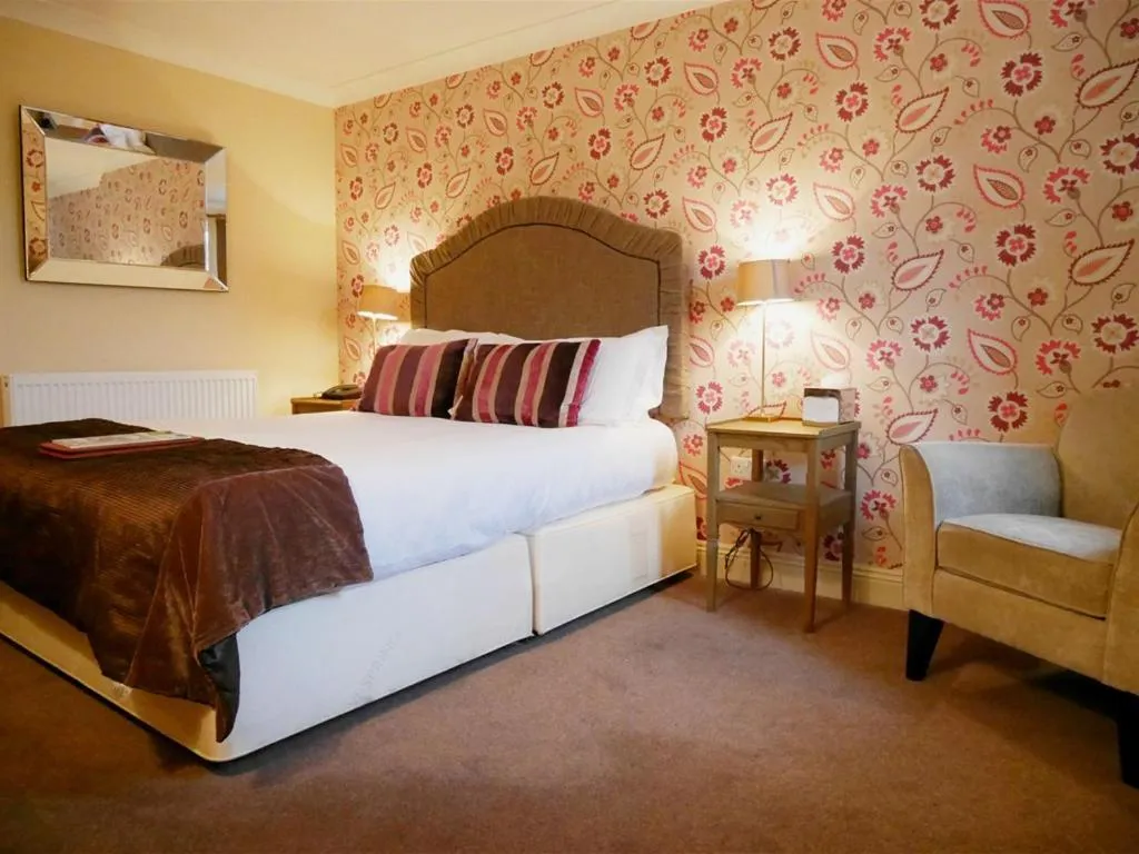 Bedroom, Bed in The Angel in Wootton Bassett