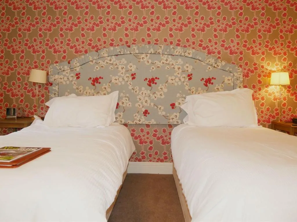 Bedroom, Bed in The Angel in Wootton Bassett