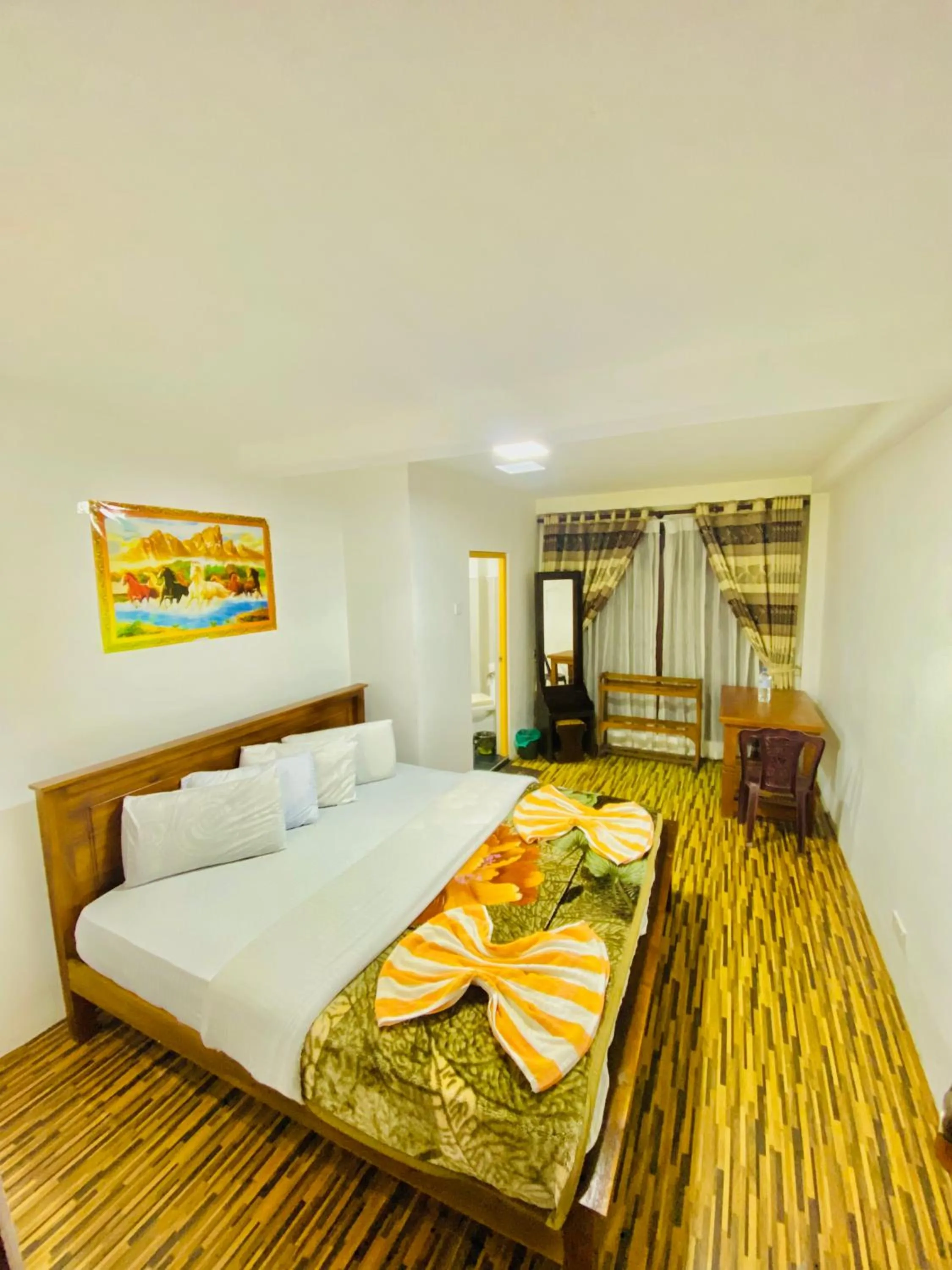 Bedroom, Bed in travellers nest inn