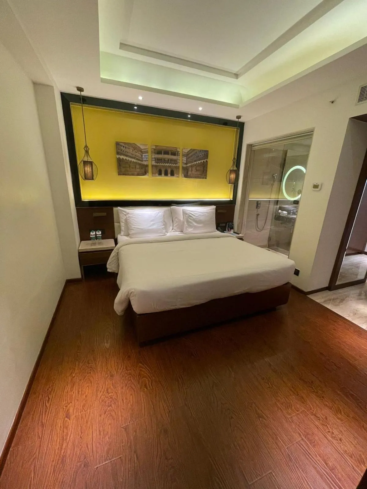 Bedroom, Bed in Radisson Gwalior