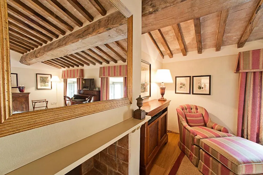 Decorative detail, Bed in La Locanda Di Cetona