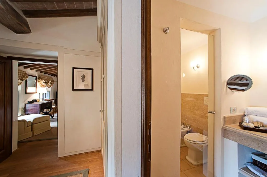 Decorative detail, Bed in La Locanda Di Cetona