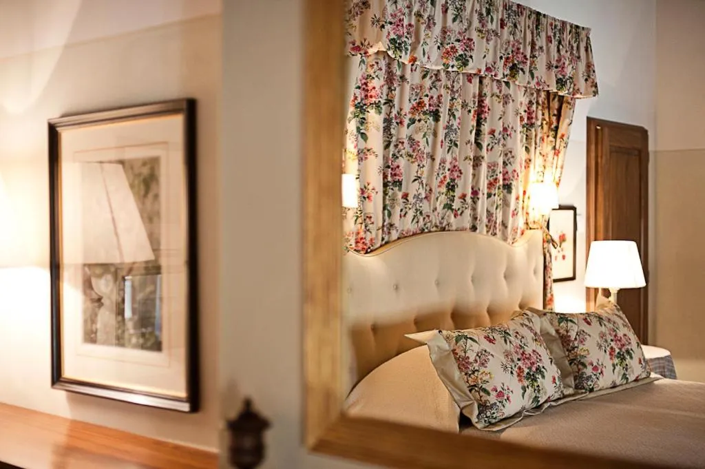 Decorative detail, Bed in La Locanda Di Cetona