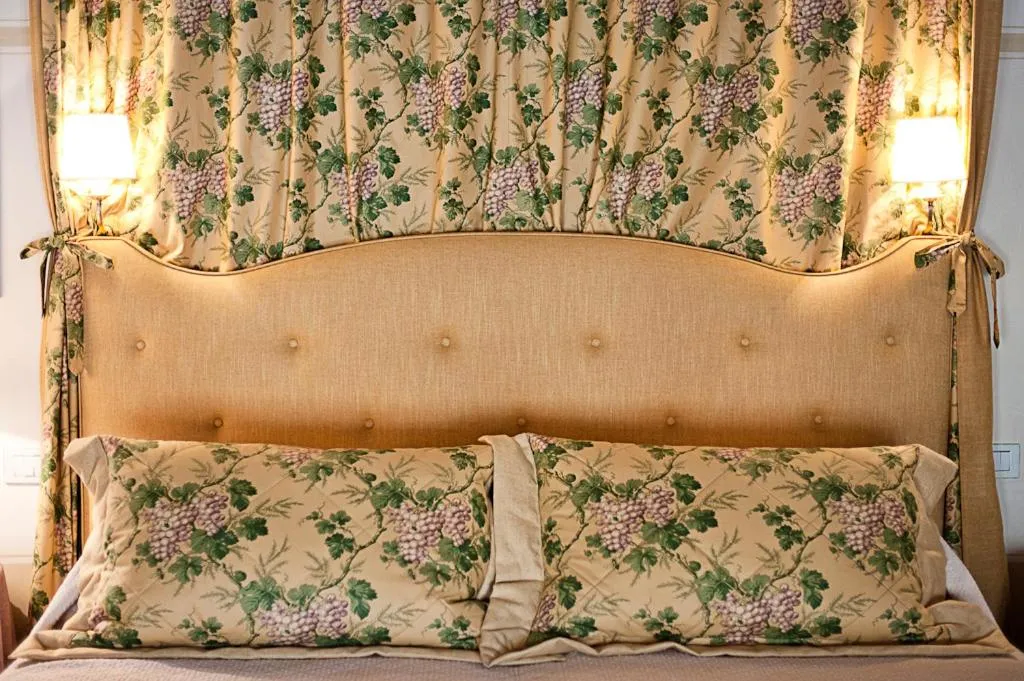 Decorative detail, Bed in La Locanda Di Cetona