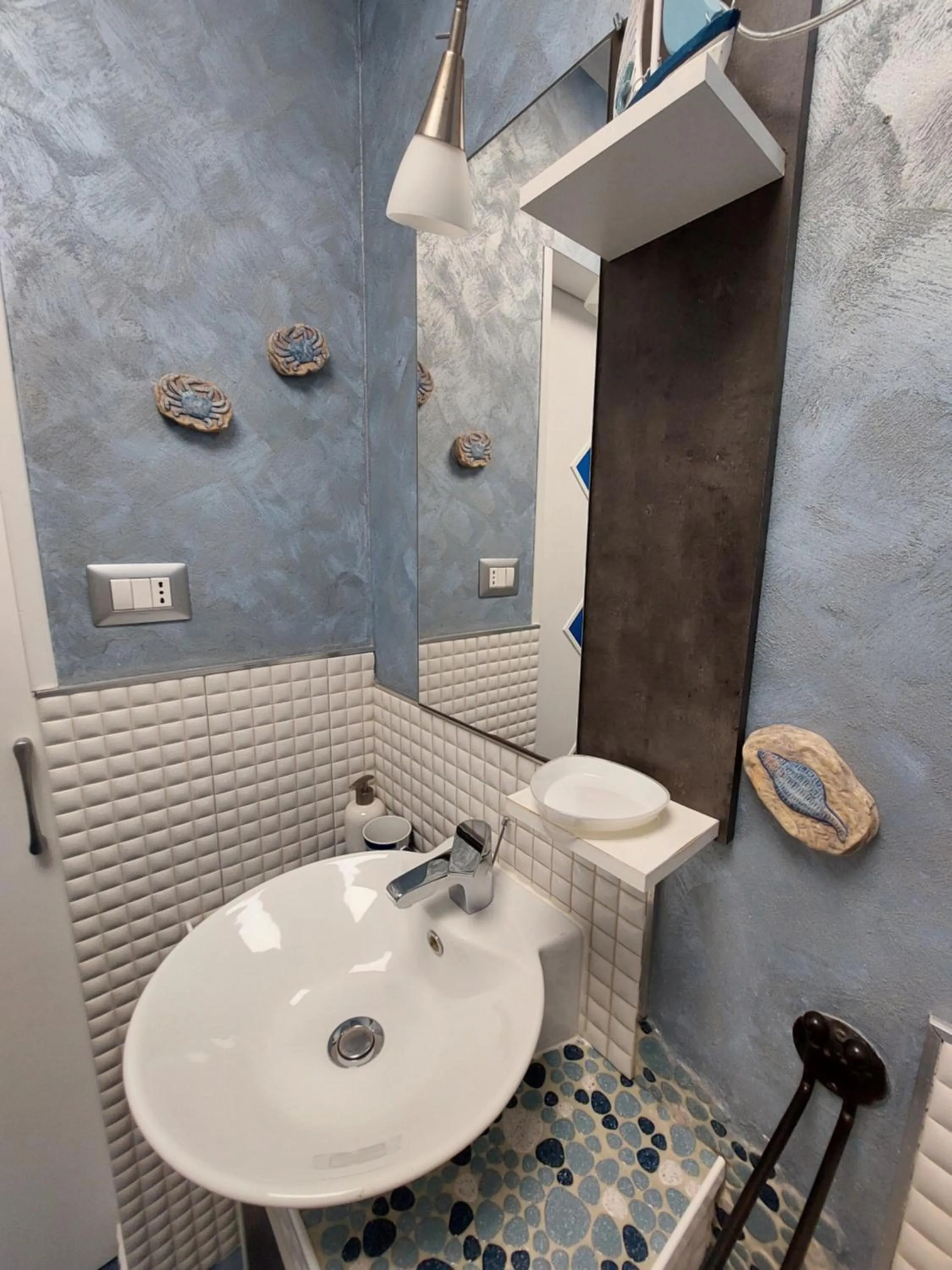 Bathroom in Nughe 'e' Oro Guesthouse