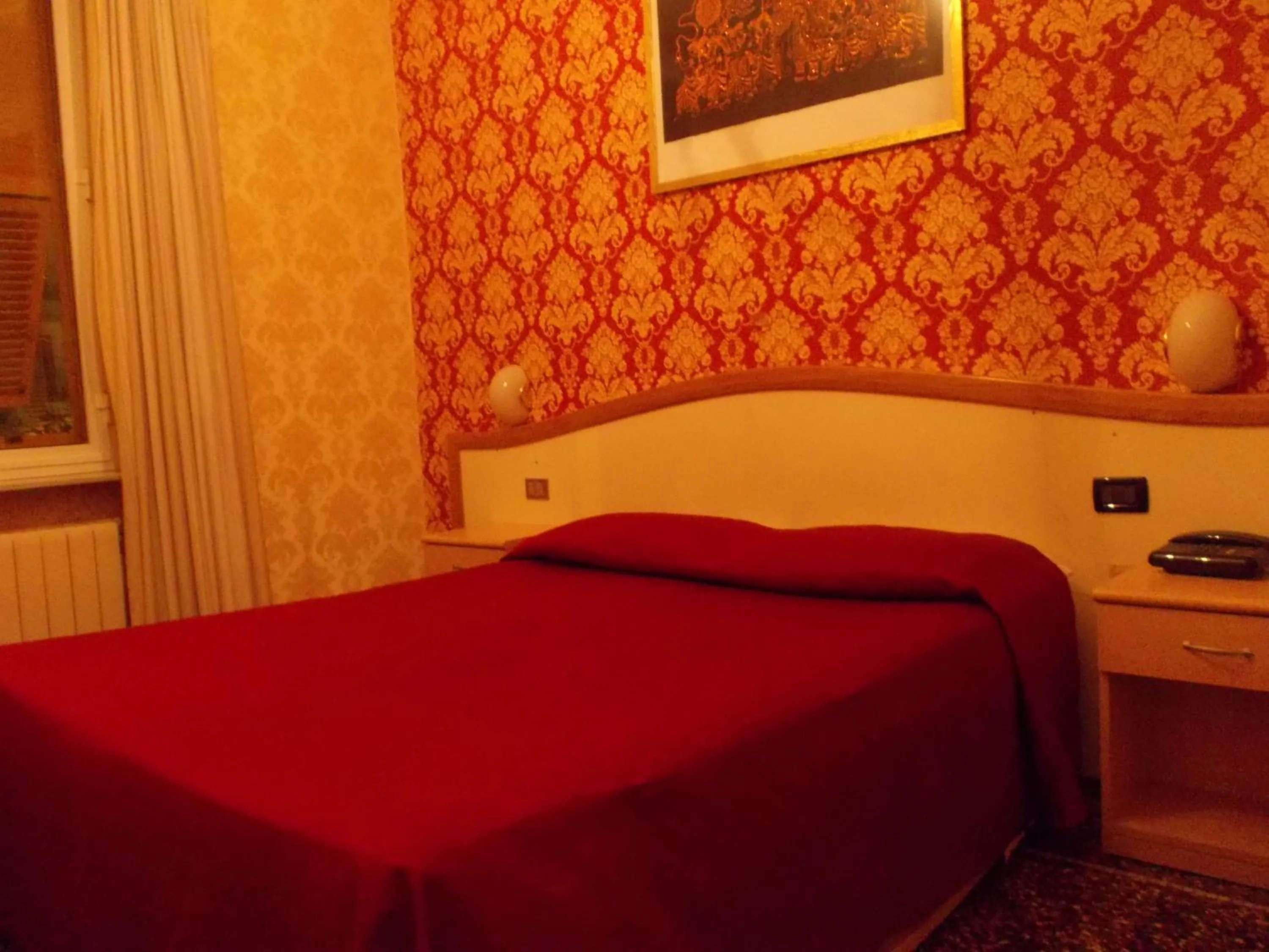 Bedroom, Bed in Albergo Boccadasse