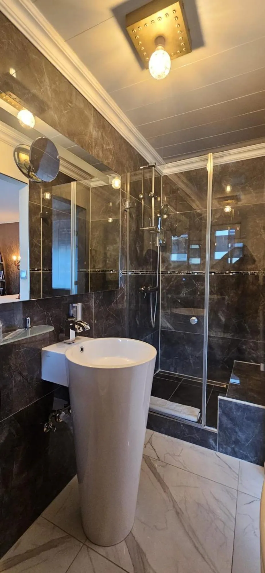 Shower in Hotel Karthäuser Hof