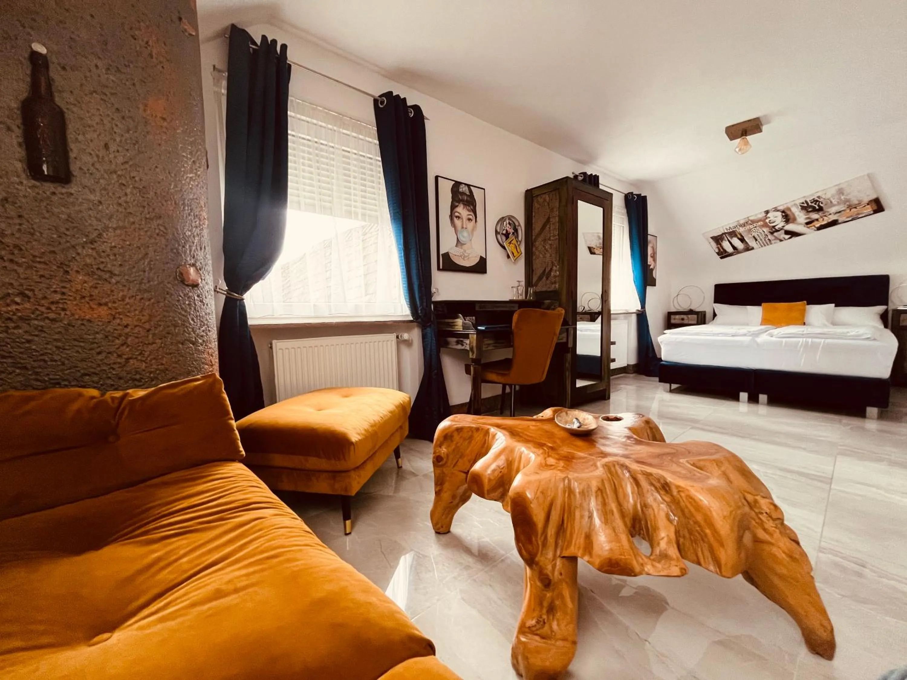 Bed in Hotel Karthäuser Hof